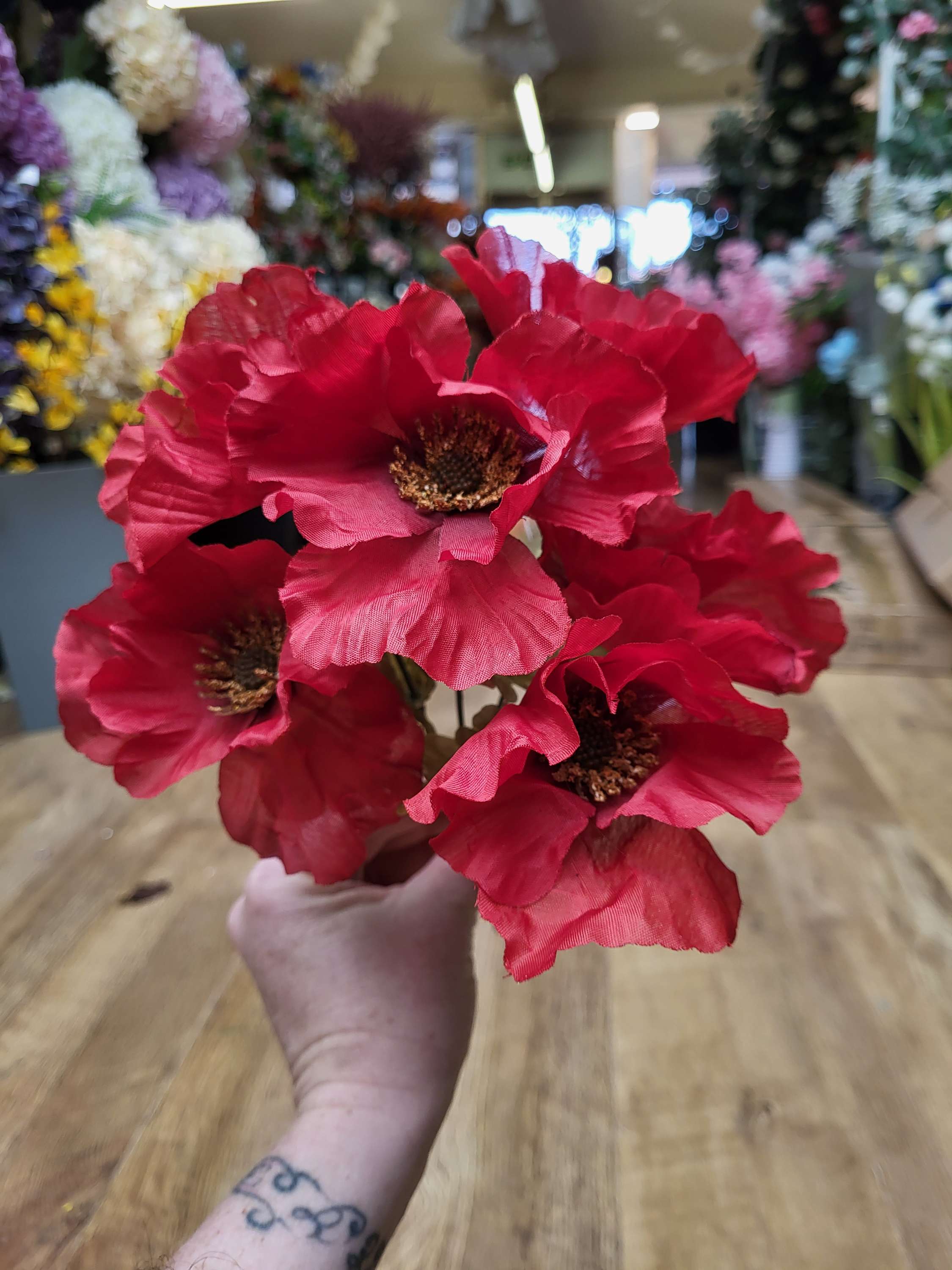 Autumnal red poppy bunch  image 0