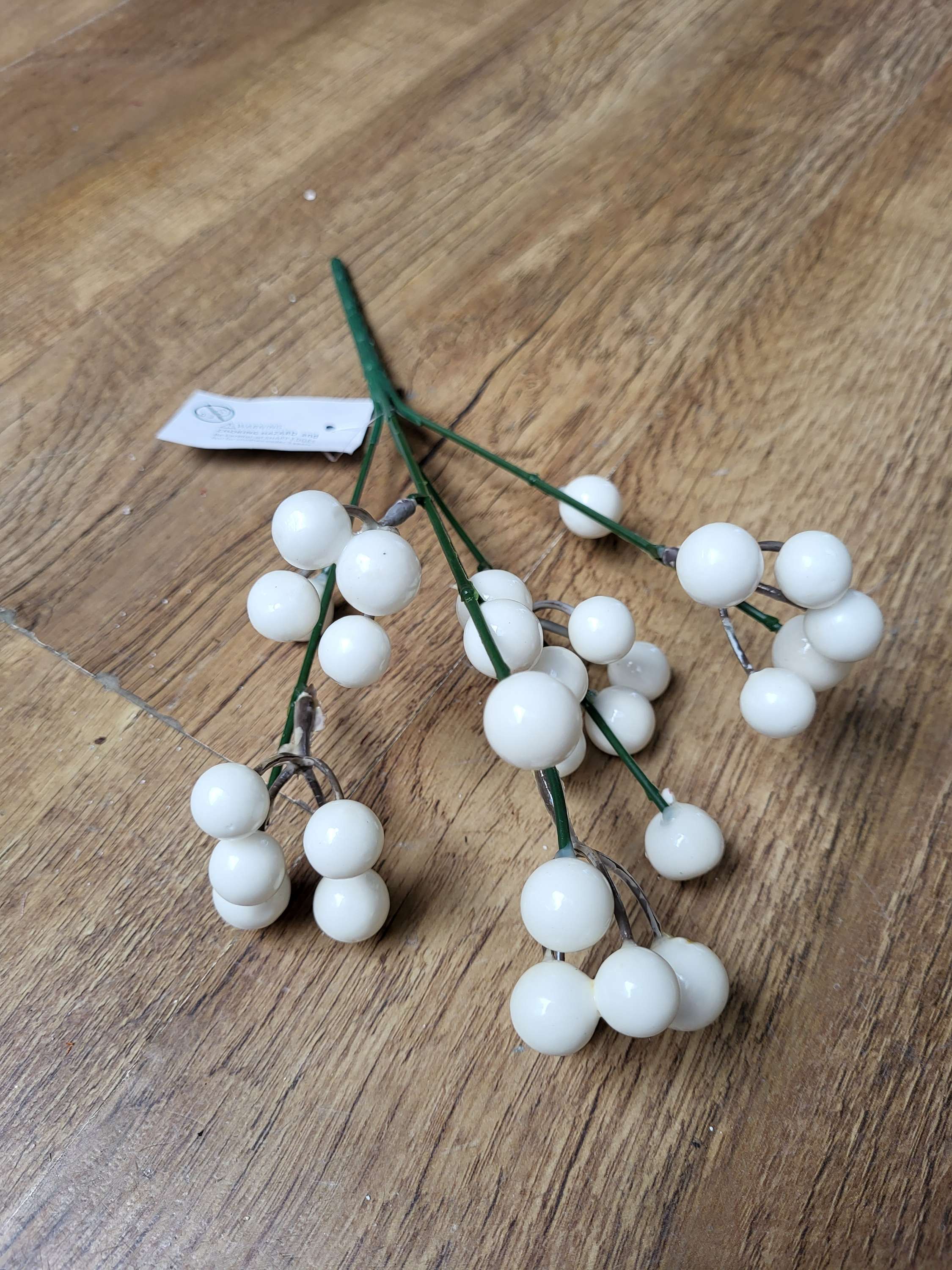 White berry bunch image 0