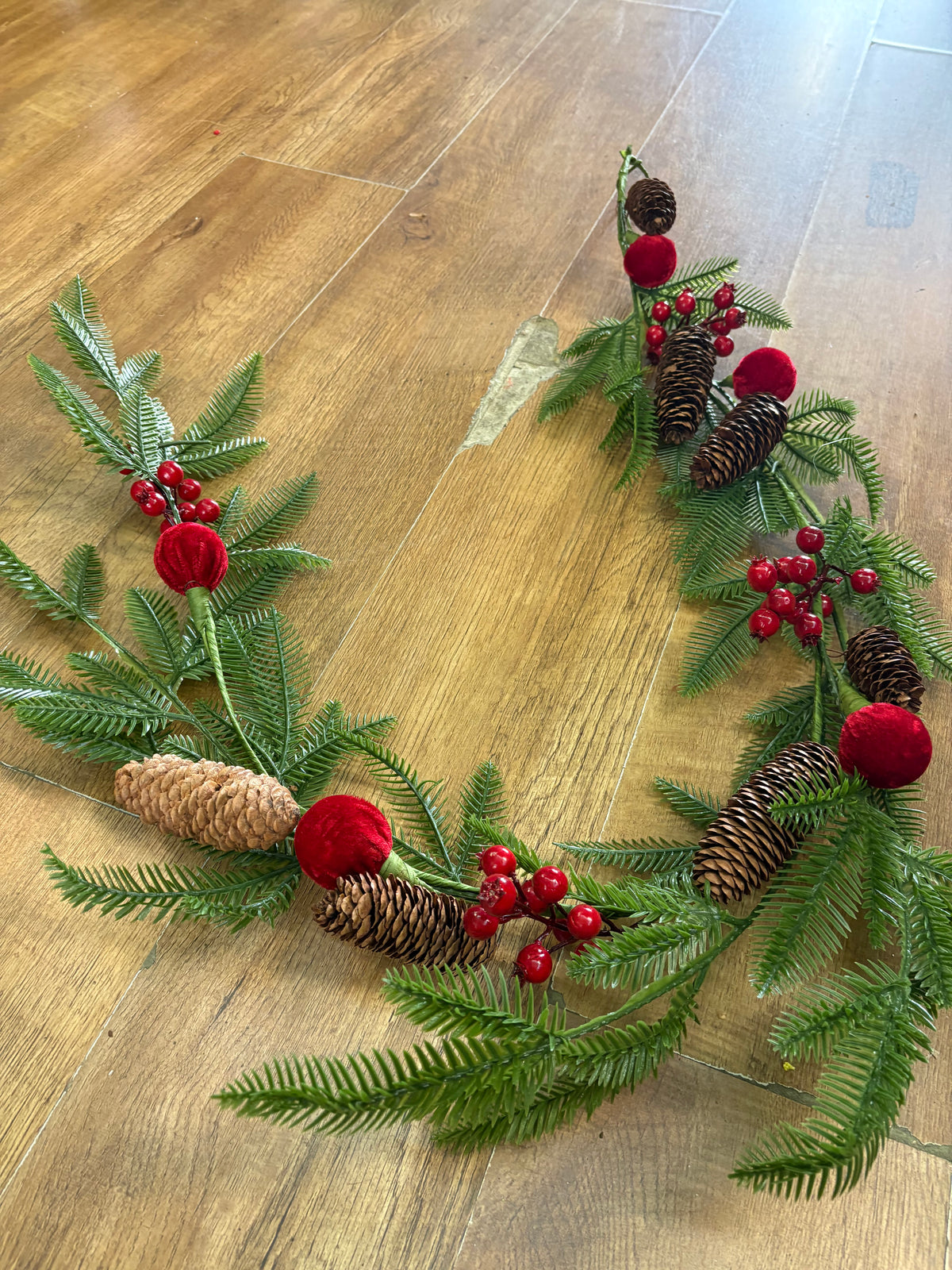 1.5m velvet bauble and berry garland