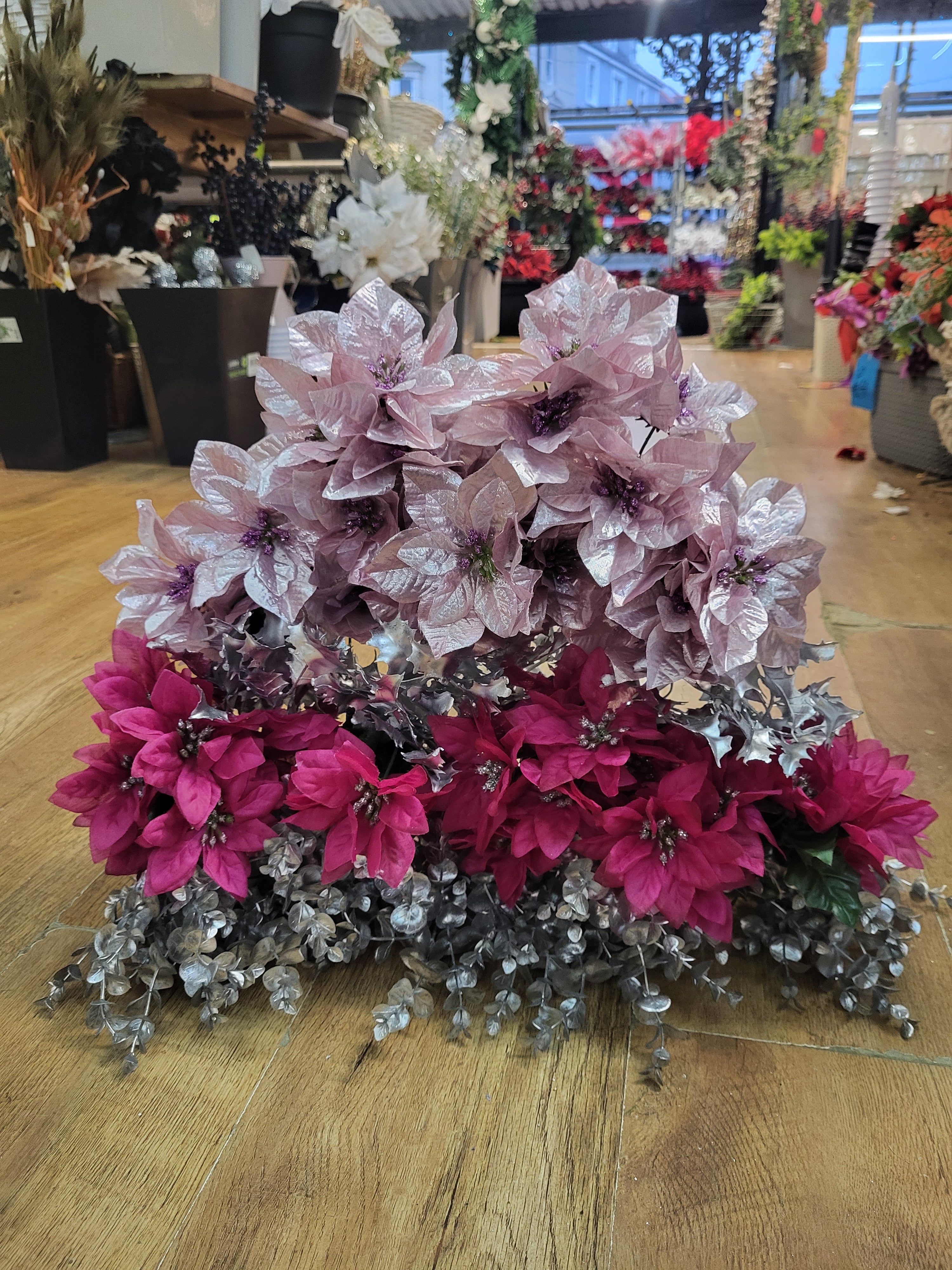 Christmas 5 - 20 bunches of flowers/foliage image 0