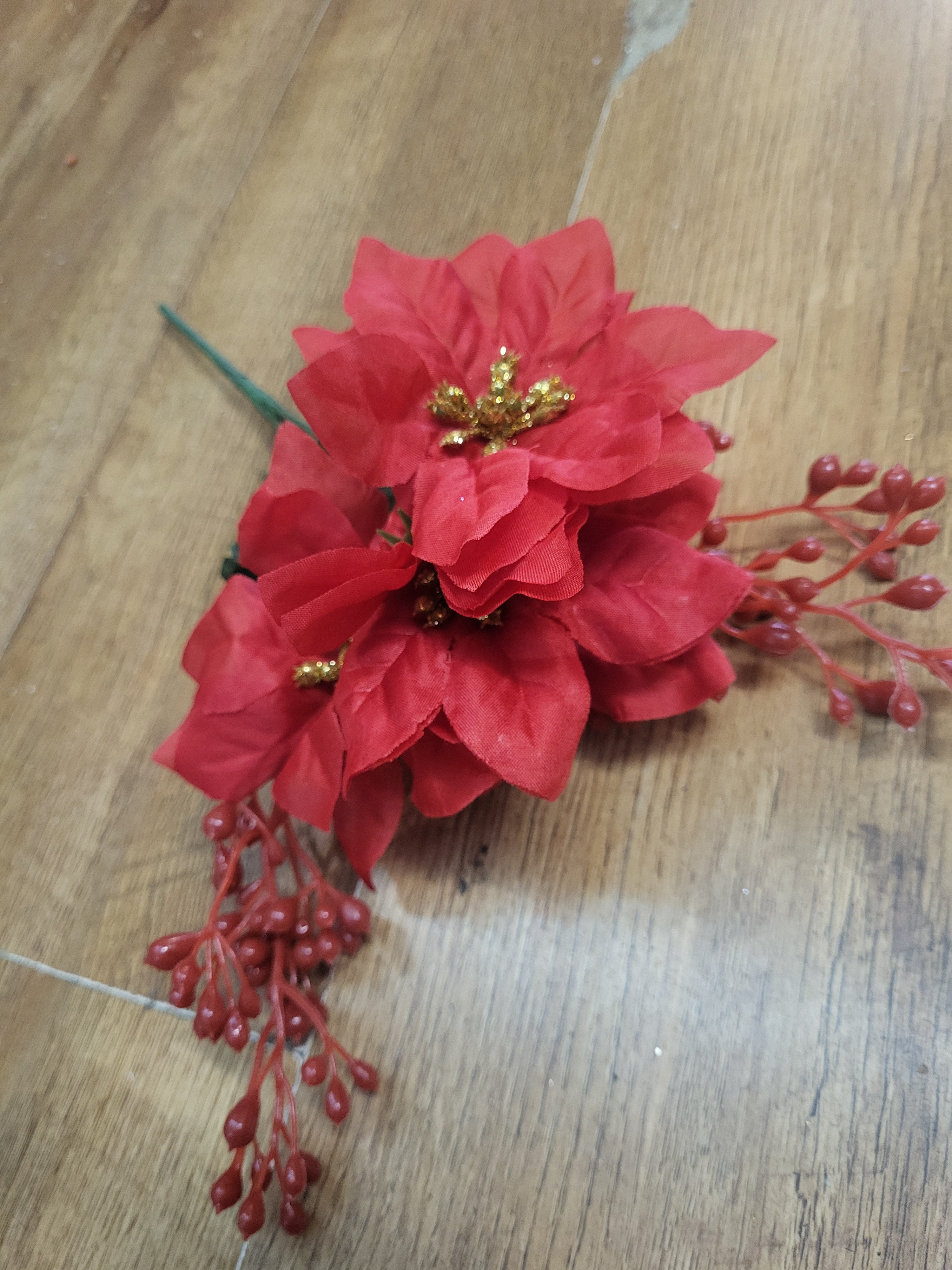 Poinsettia and berry bunch  - 2 colours available image 4