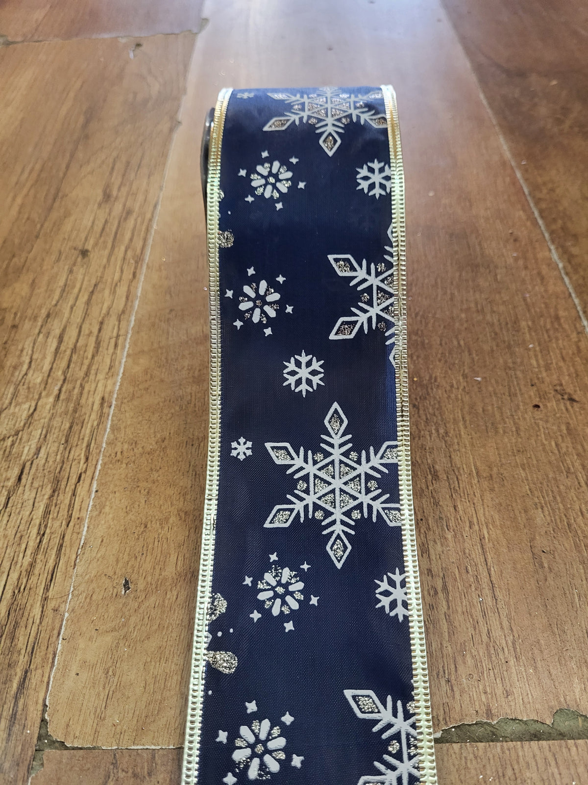 2.7m approx. roll of navy/champagne gold snowflake wired ribbon image 0