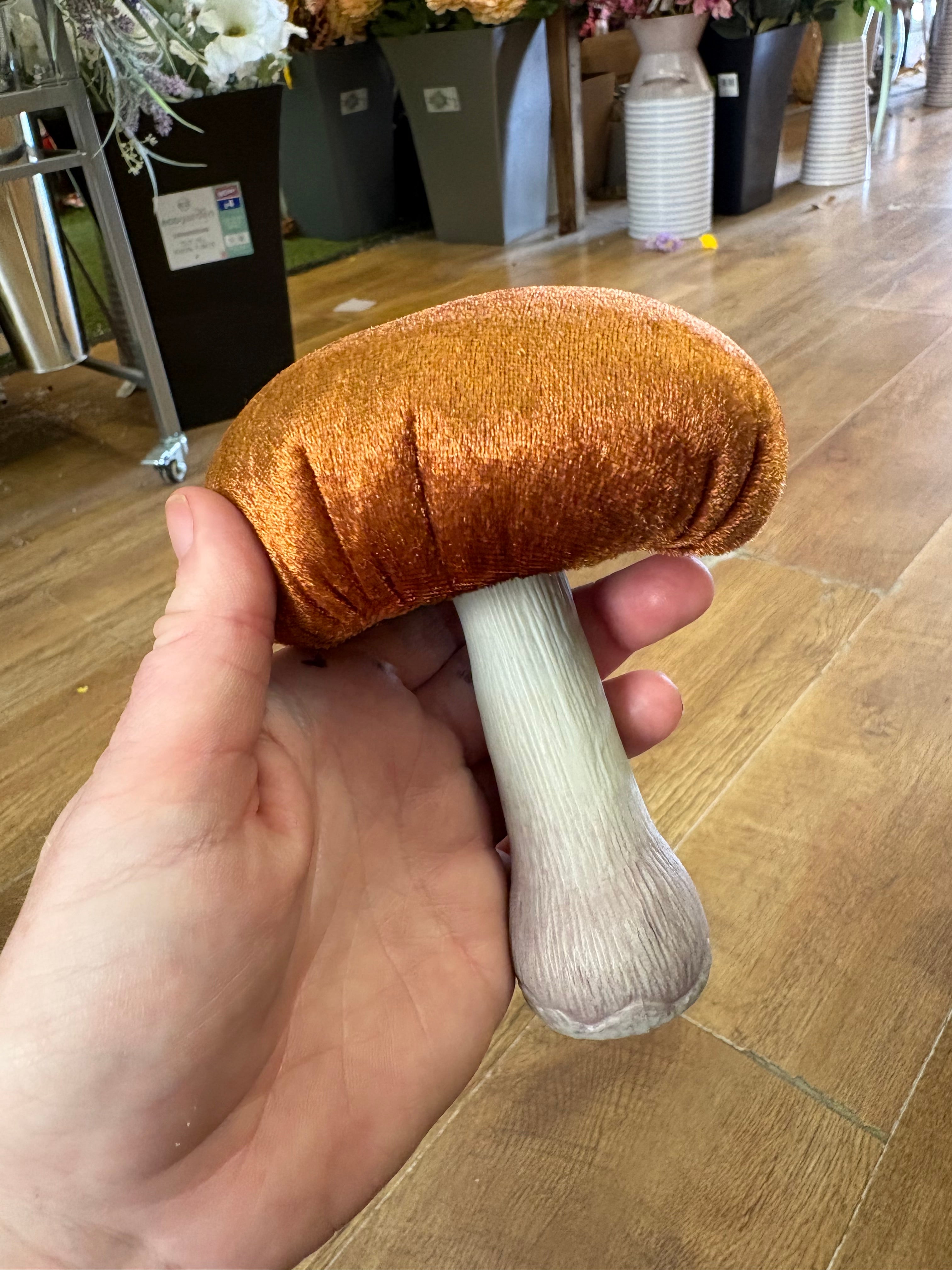 Small standing burnt orange velvet mushroom (H14, D11cm)