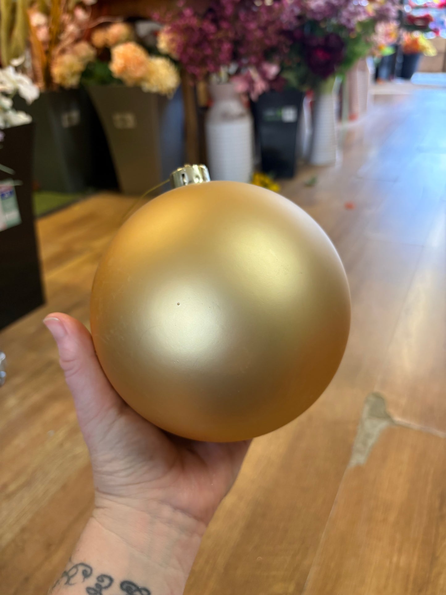 Large 15cm gold bauble