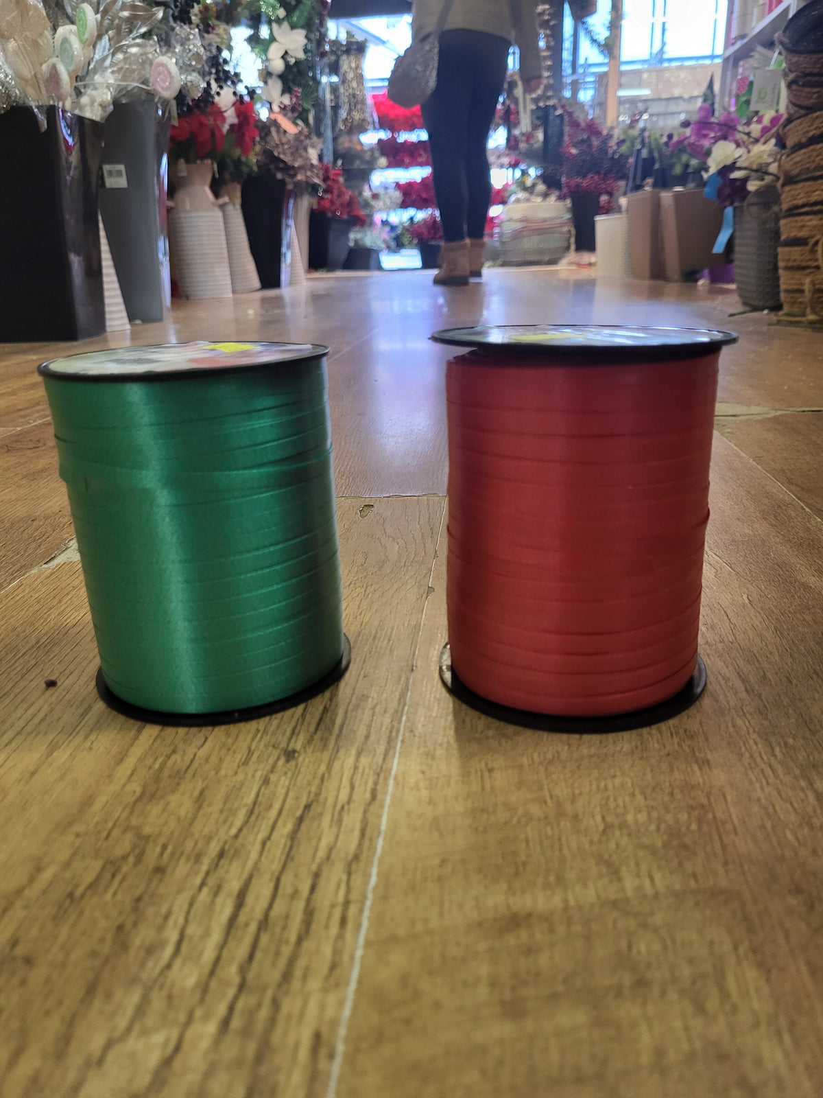 500yrd roll of curling ribbon - 2 colours available image 1