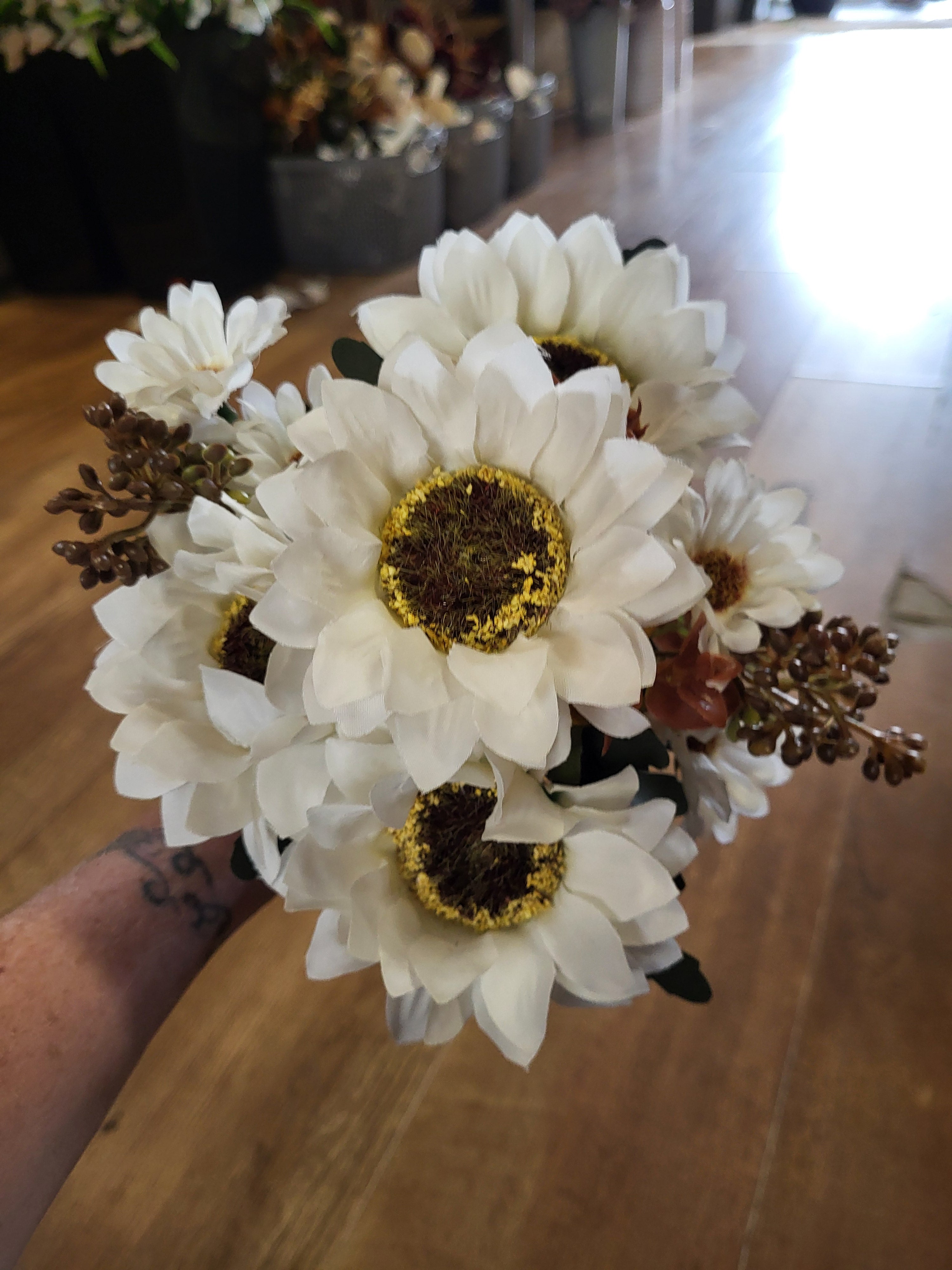 Ivory sunflower and daisy bouquet  image 0
