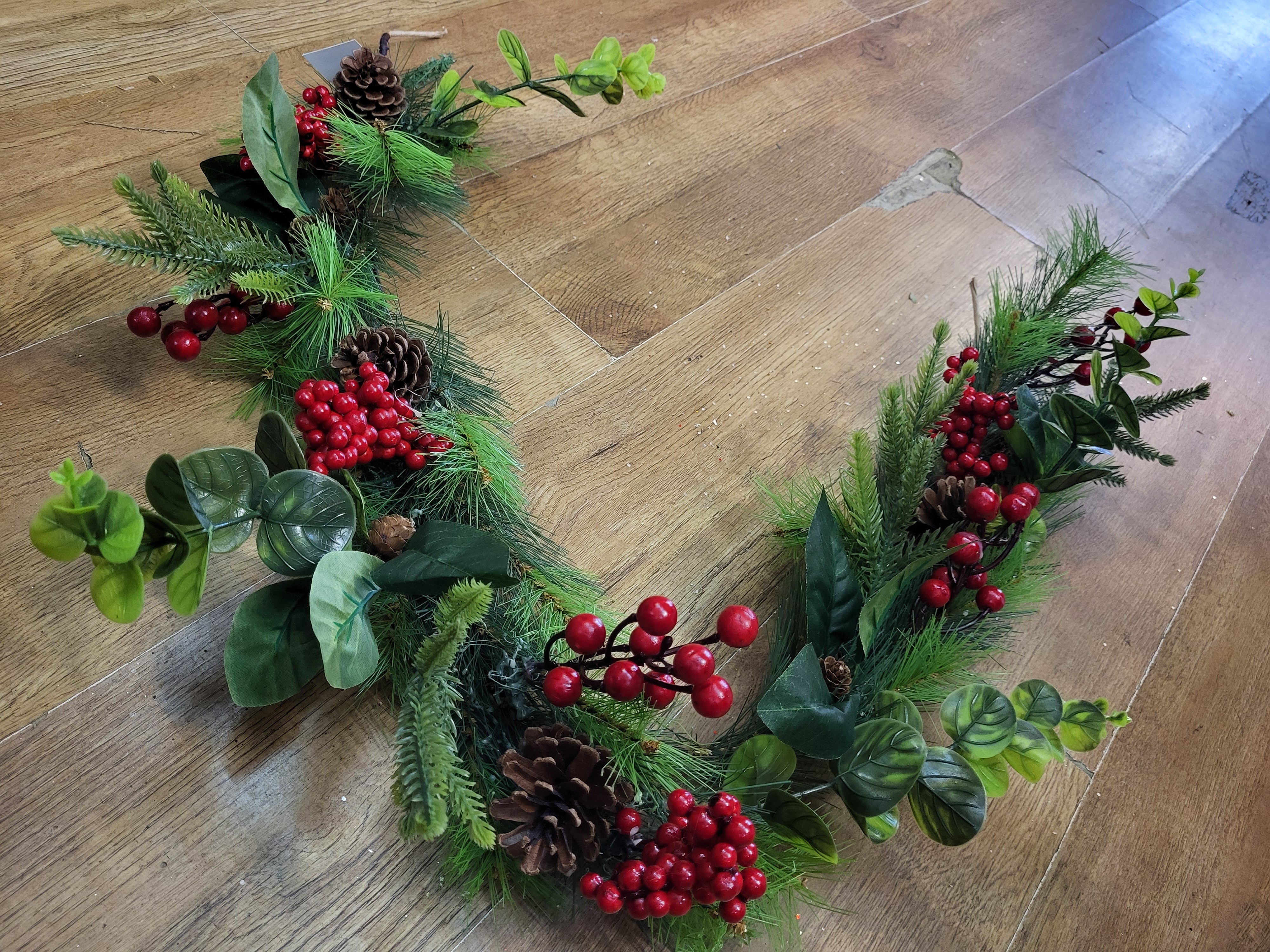 120cm Woodland eucalyptus and berries garland image 6