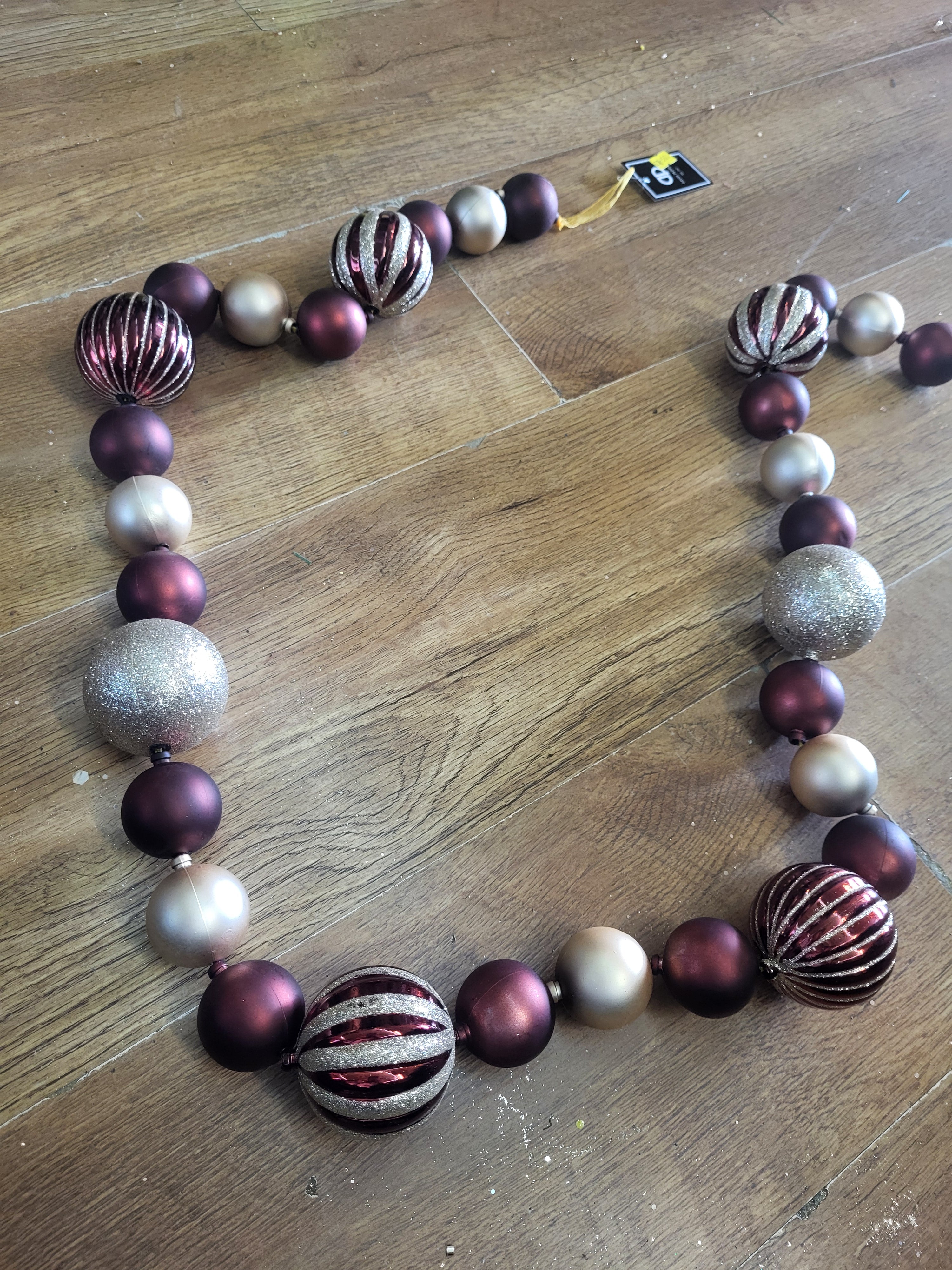 1.8m Wine and champagne gold bauble garland image 4