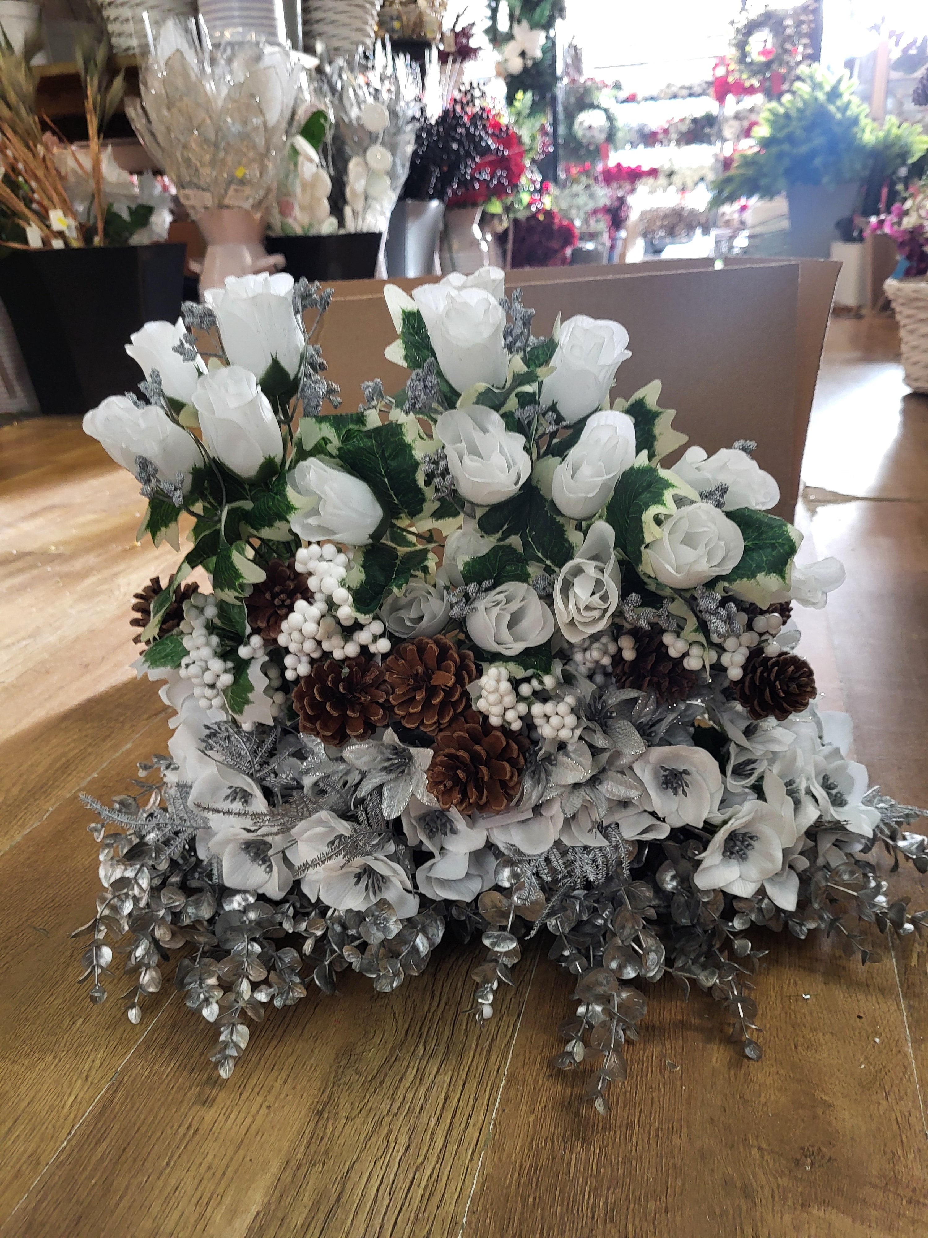 Christmas 1 - 20 bunches of flowers/foliage image 0