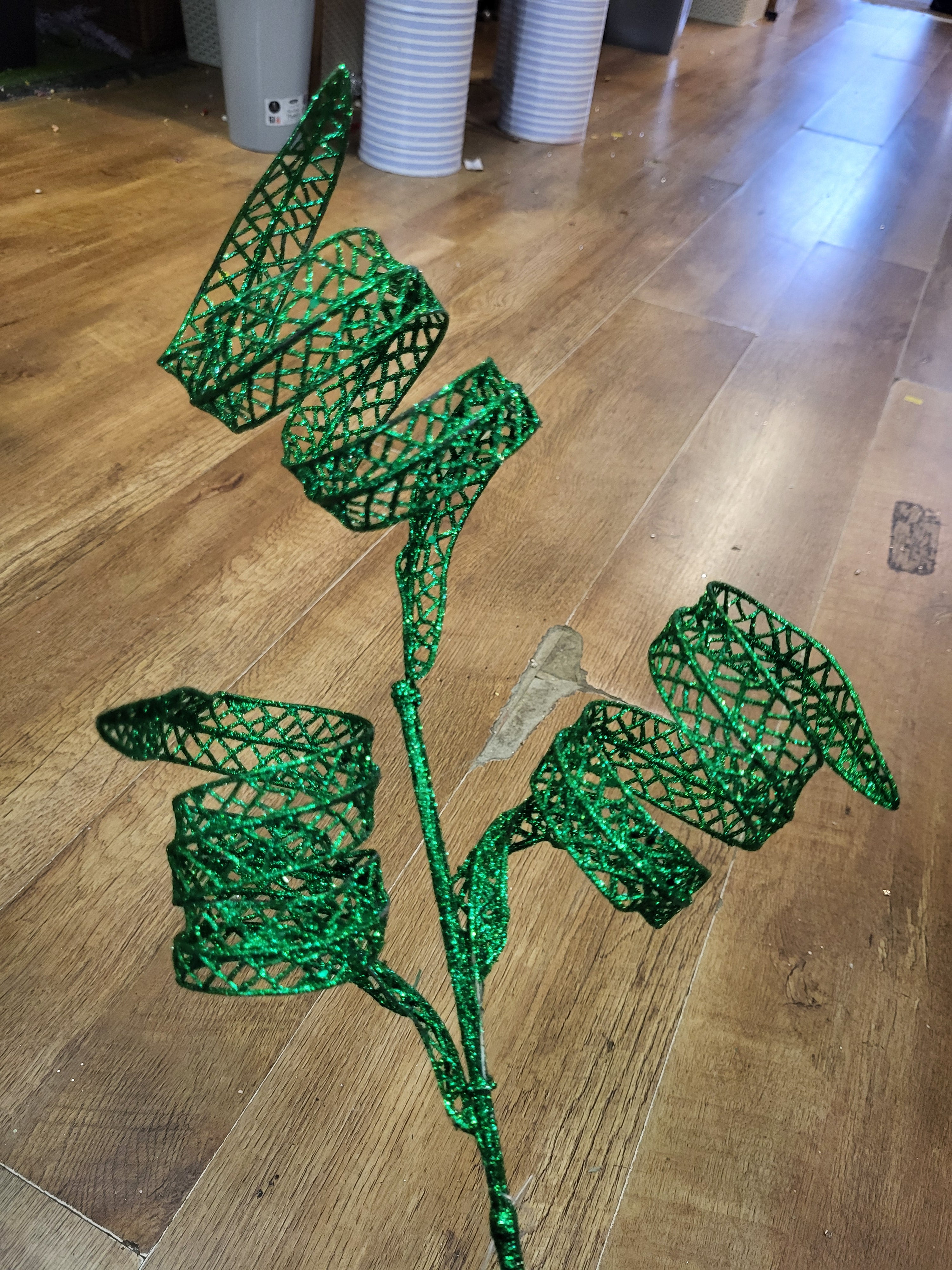 50cm sparkly green swirly stem image 4