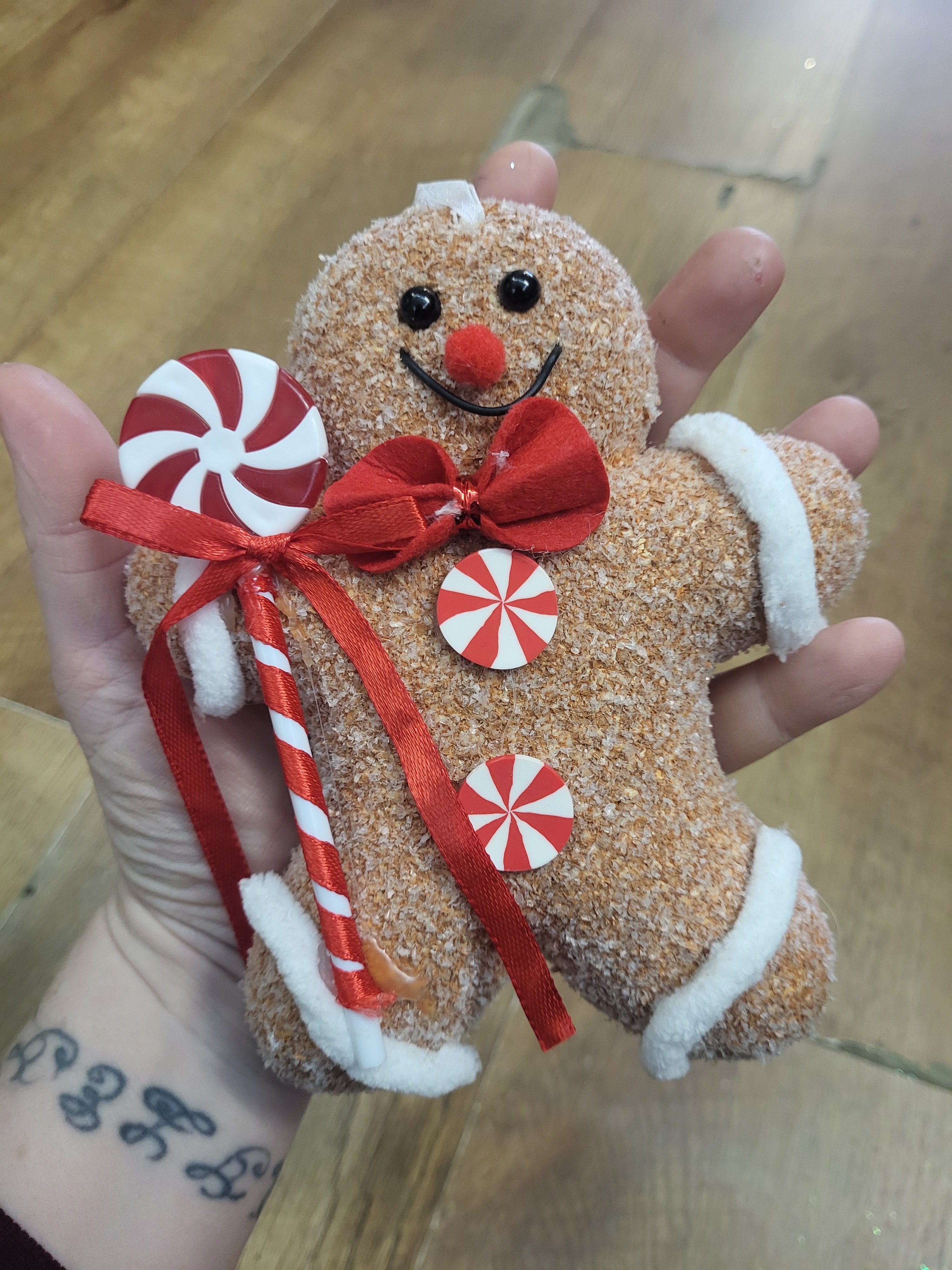 Hanging candy pinwheel gingerbread man decoration - 13.5 x 16cm image 3