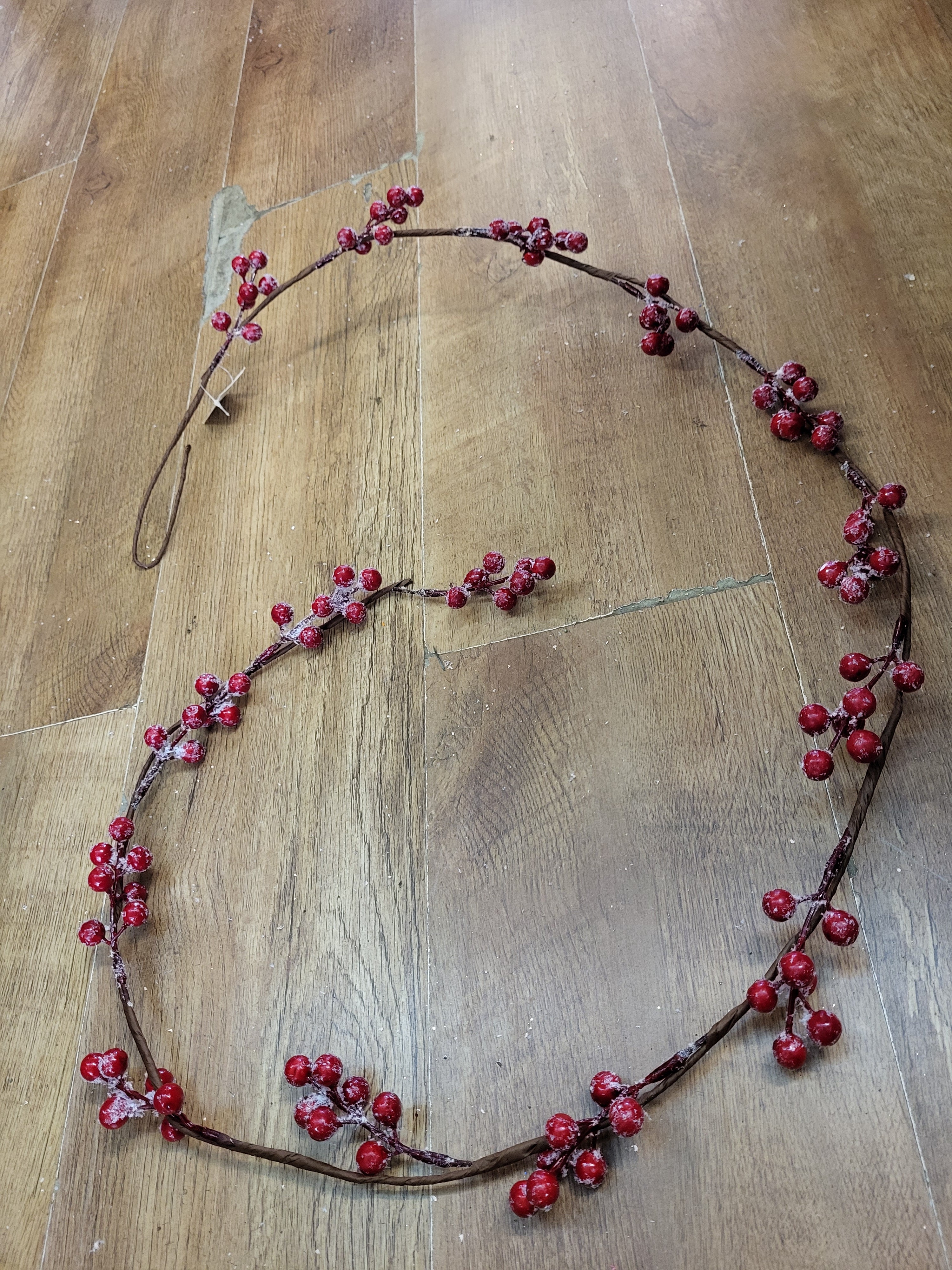 Frosted red berry garland  image 0