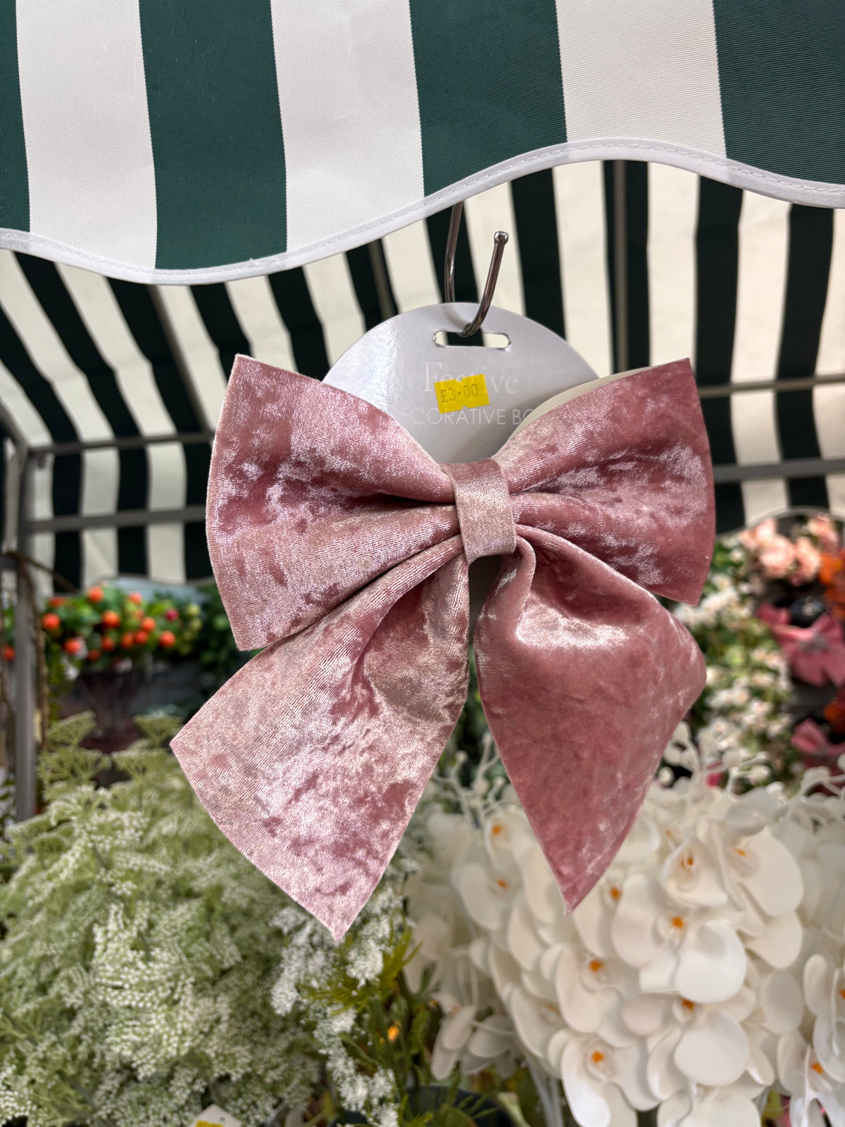 Small pink tie on velvet bow