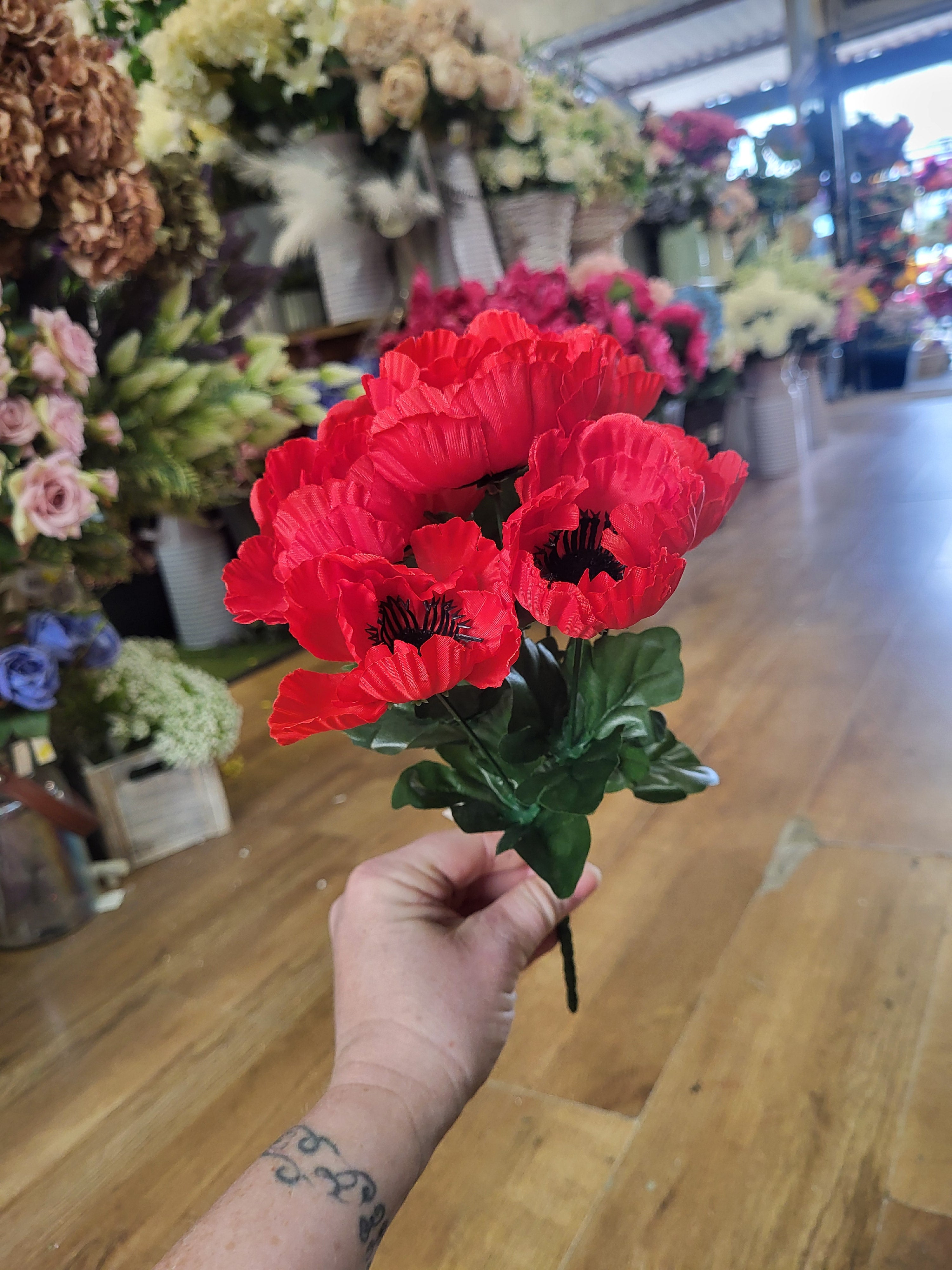 Red poppy bunch  image 2