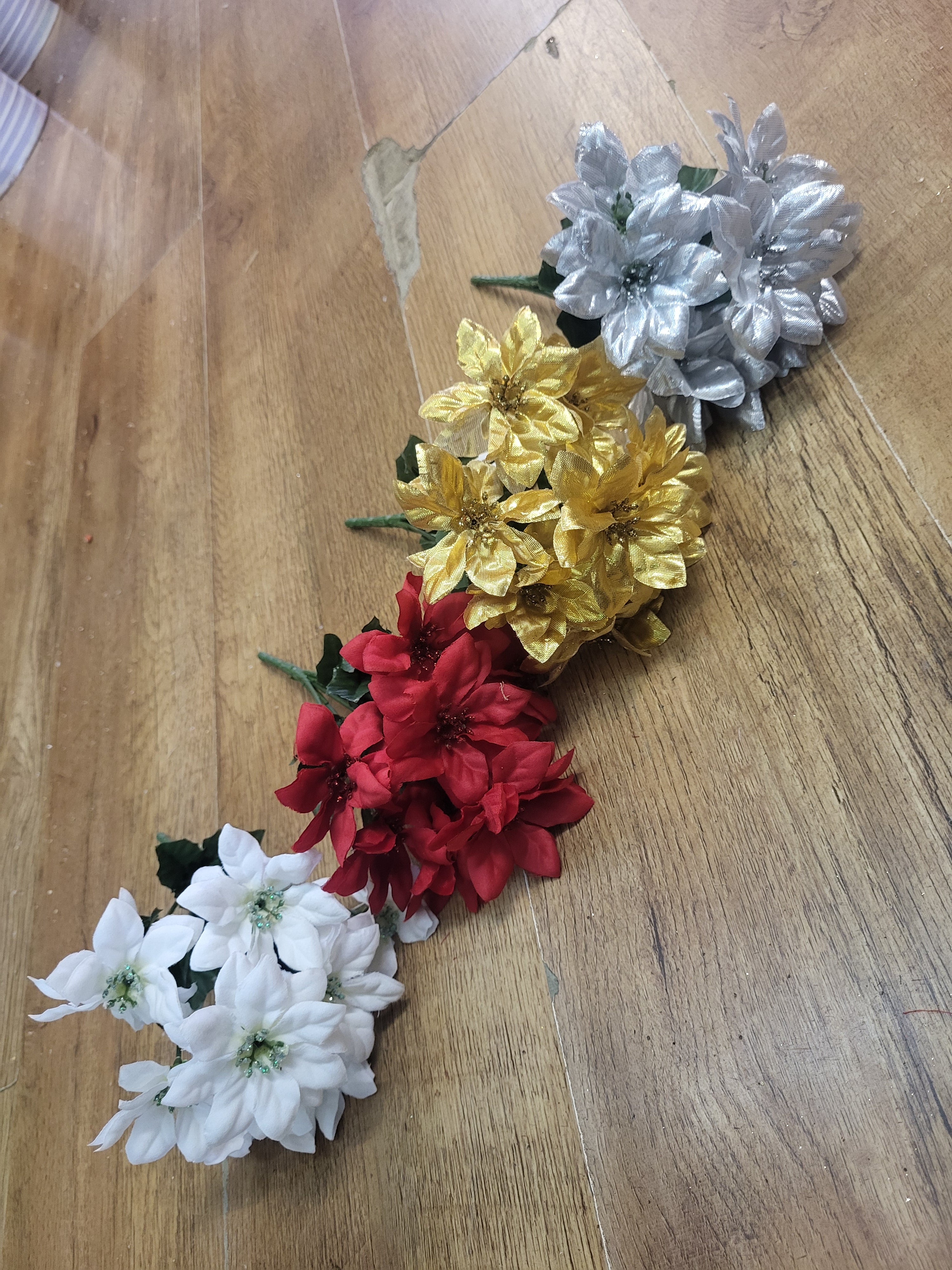 Mini poinsettia bunch  - 4 colours available image 0