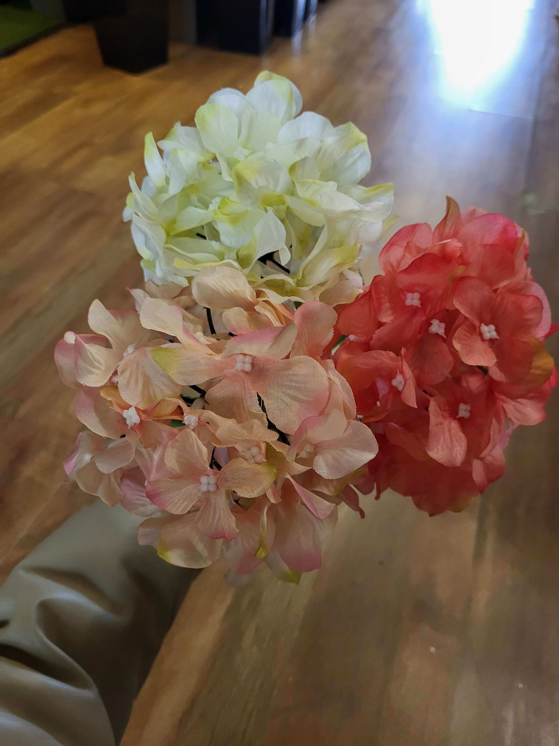 Long stem hydrangea  - 3 colours available image 5