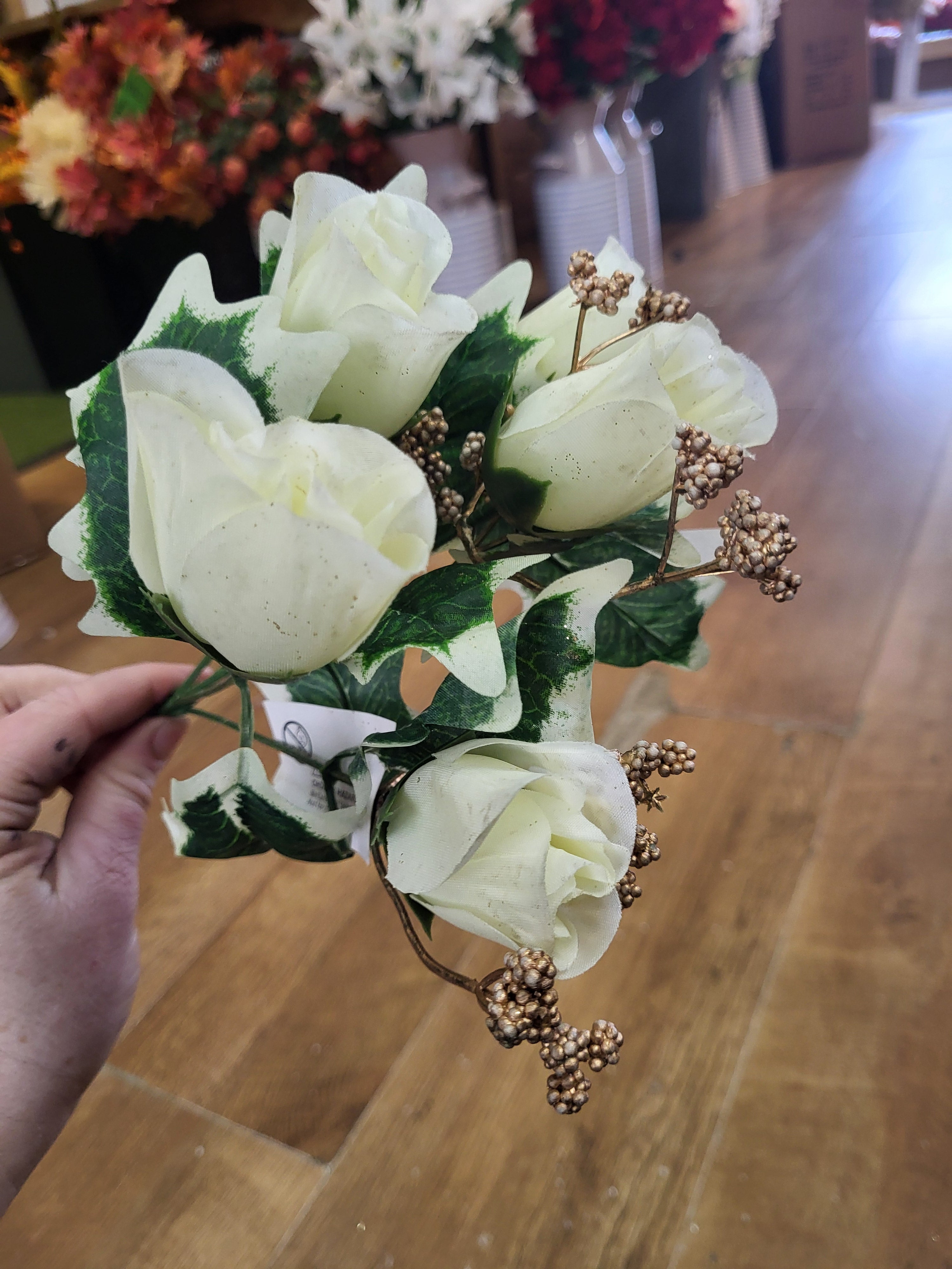 Closed rose and holly leaves bunch - 3 colours available image 7