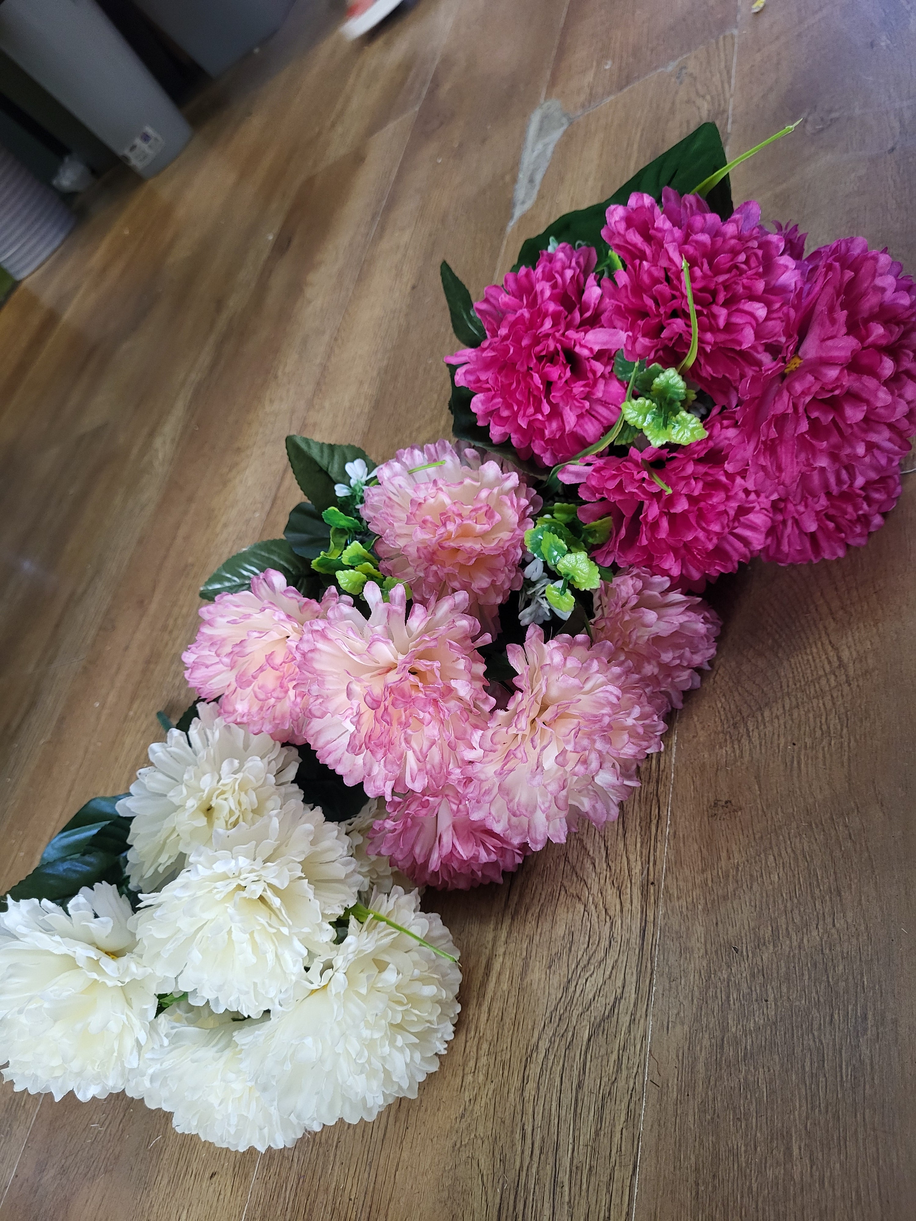Large carnation bunch - 3 colours available image 0