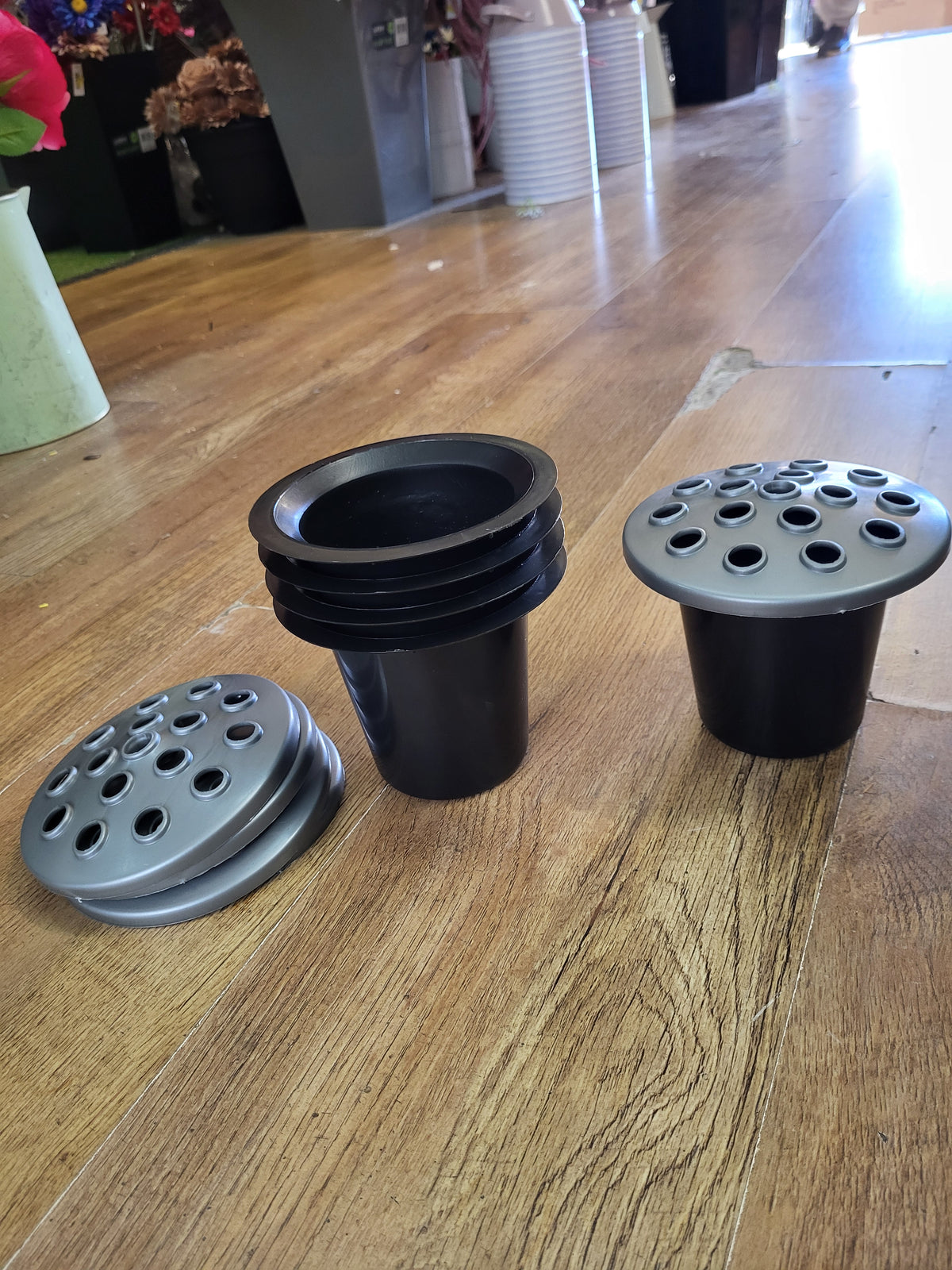 Bundle of 5 gravepots - black pot/silver lid image 0