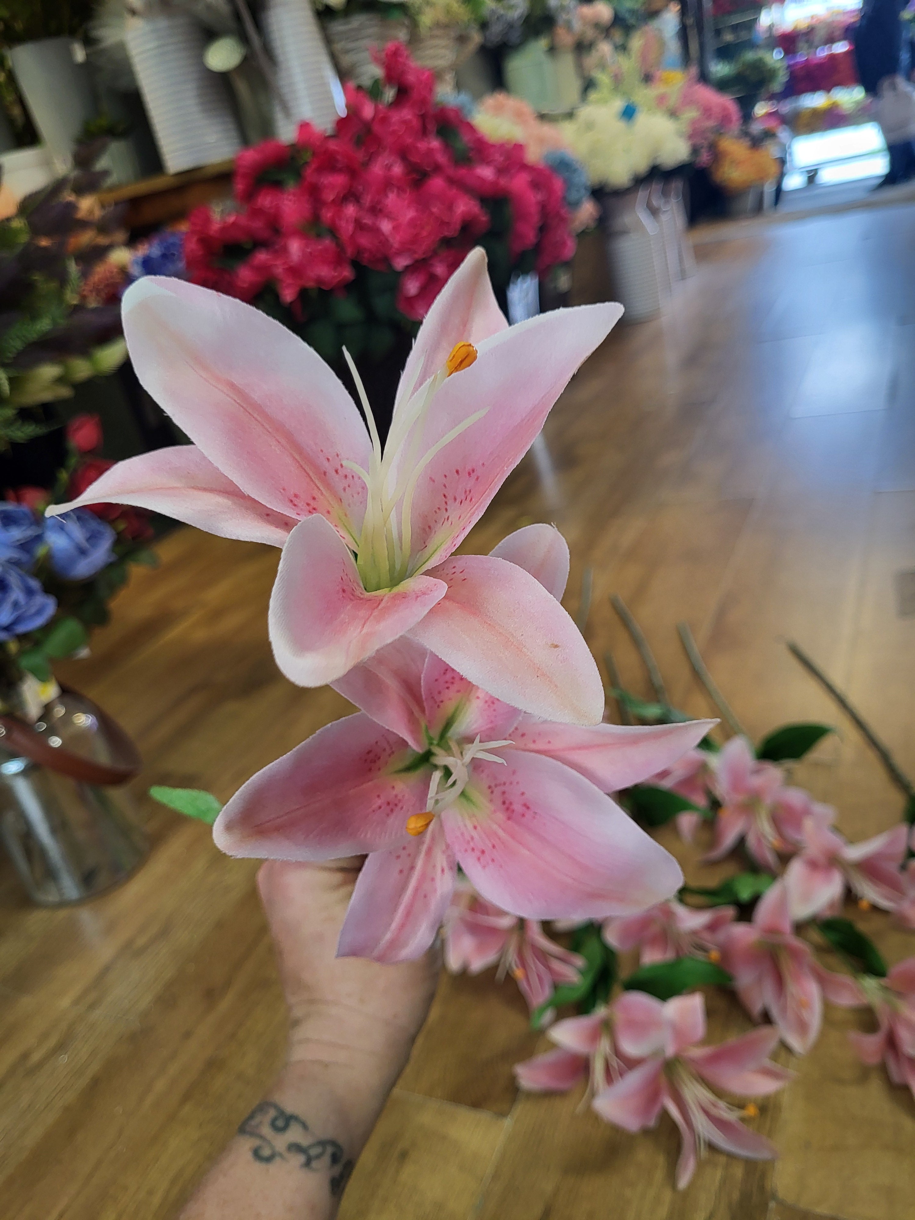 Bundle of 10 Long stem pink lily sprays image 4
