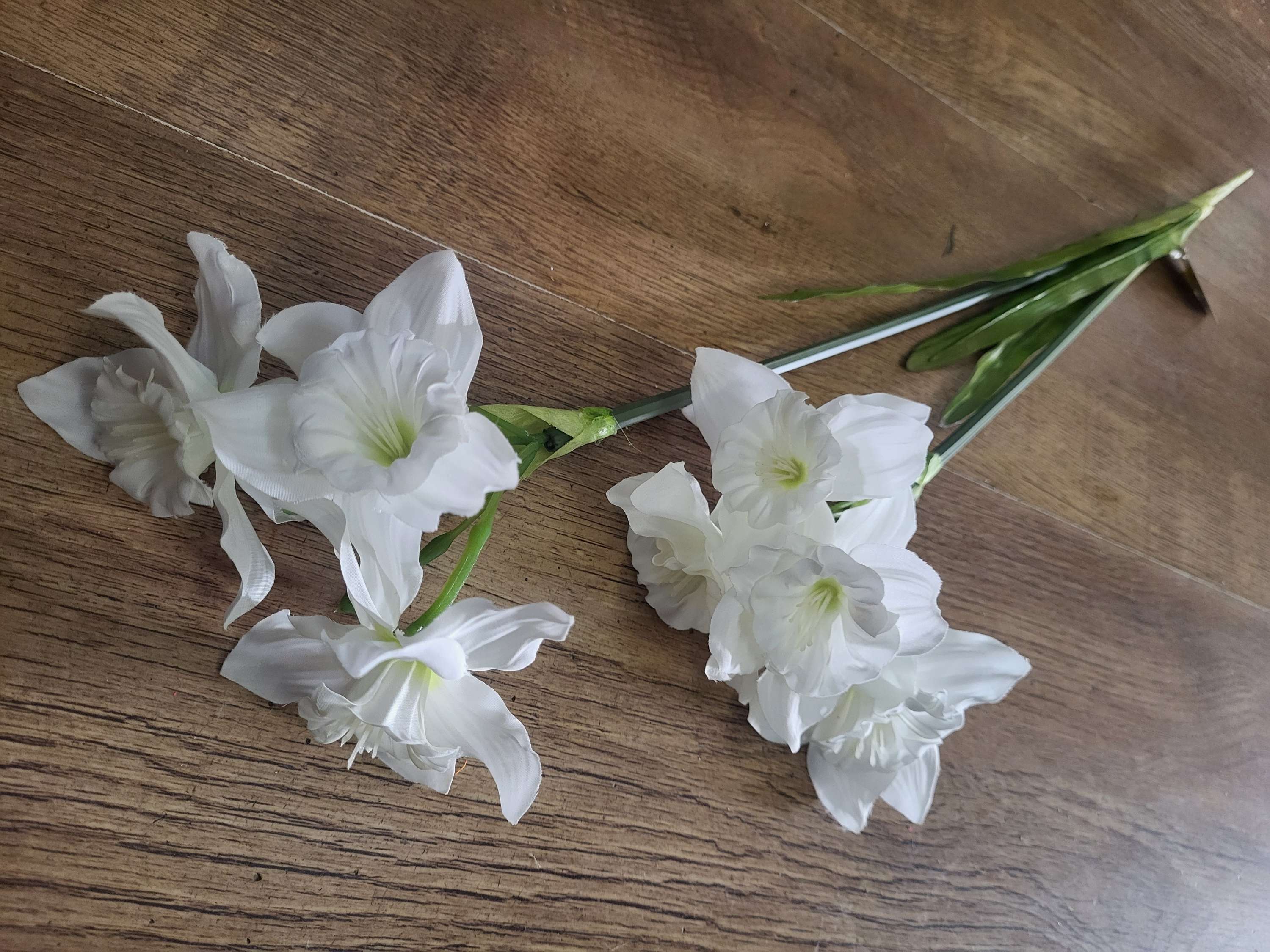 Long stem white ruffled daffodil spray image 7