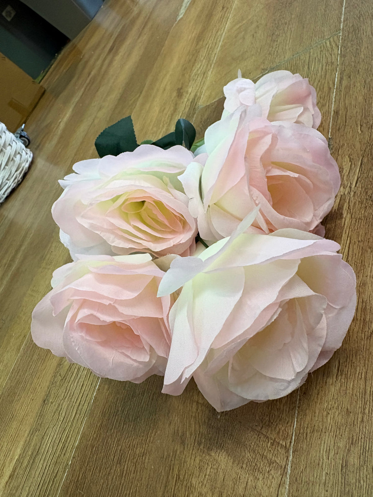 7 headed pale pink/ivory rose bouquet