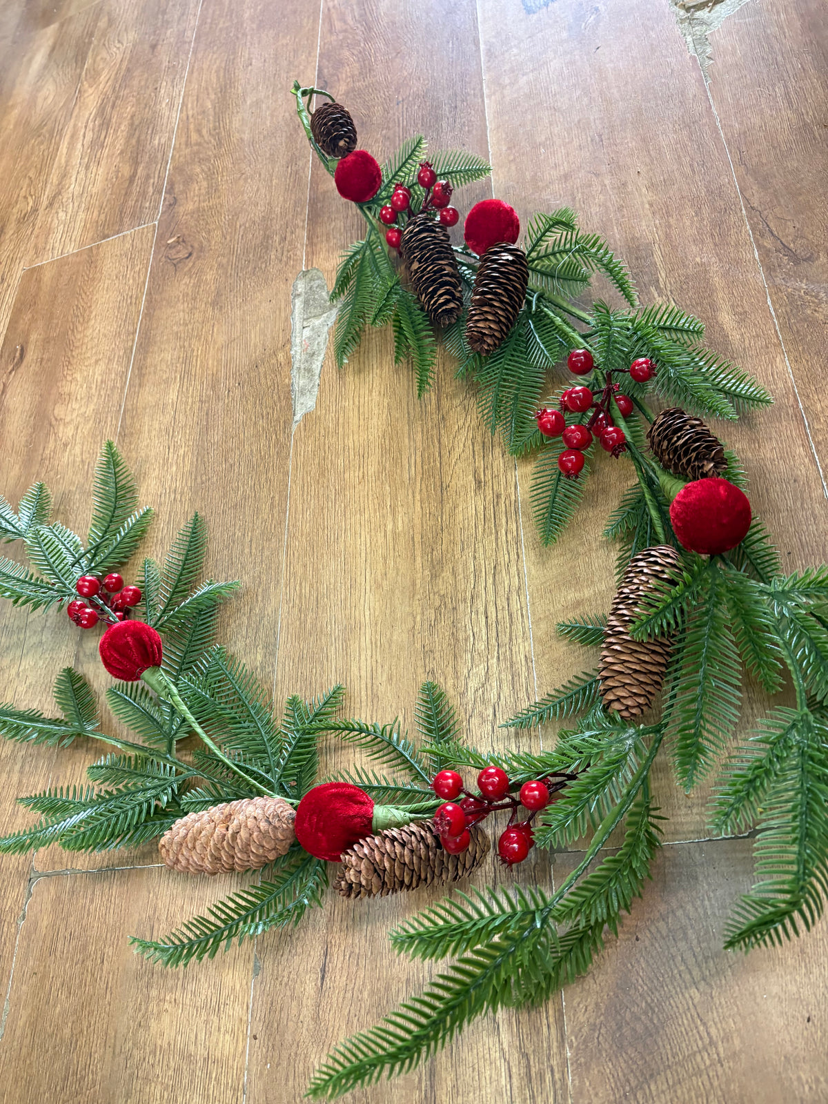 1.5m velvet bauble and berry garland