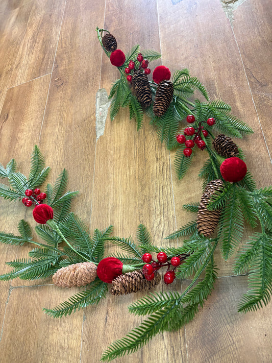 1.5m velvet bauble and berry garland