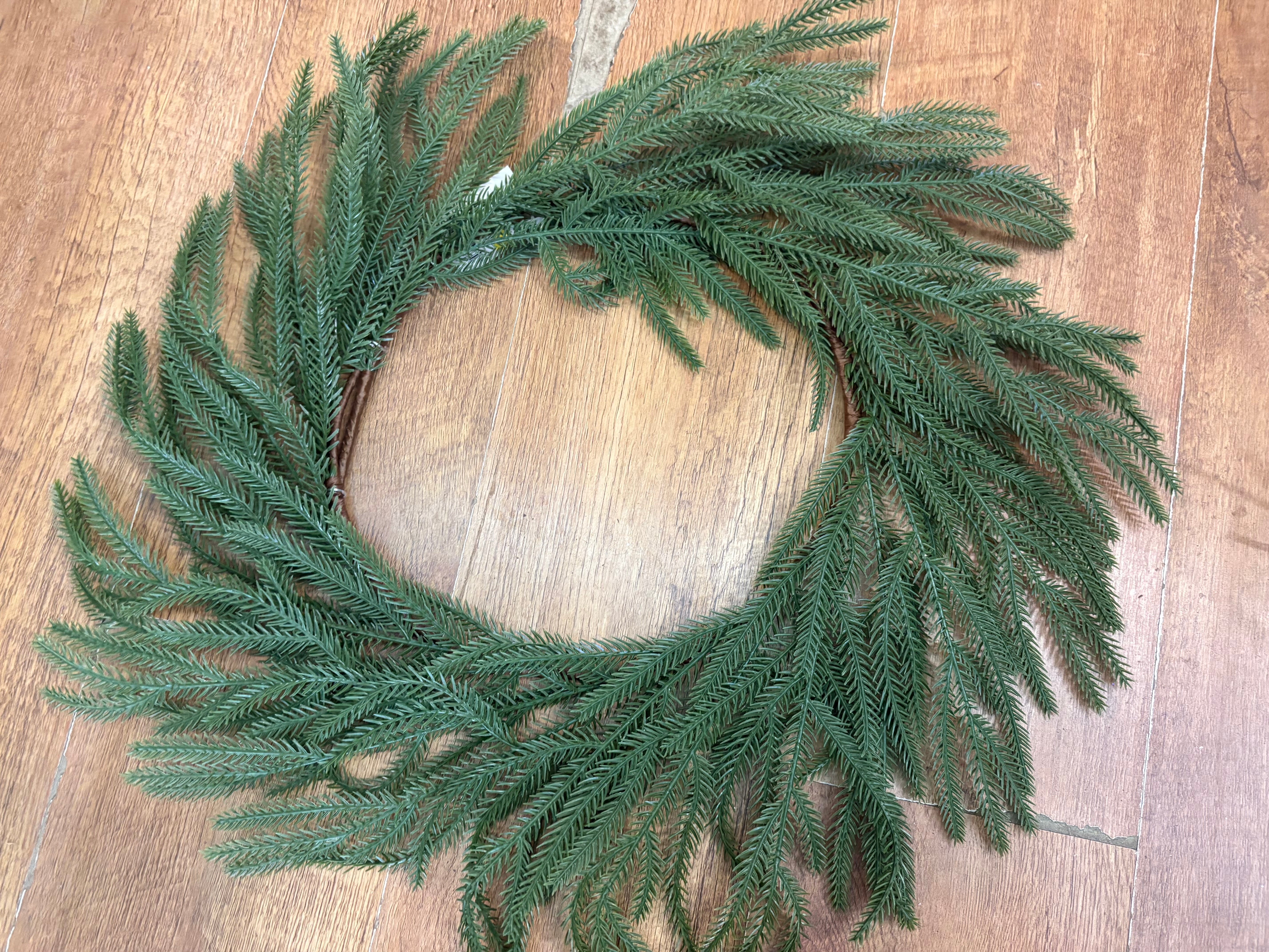 55cm trailing fir wreath (measured tip to tip)