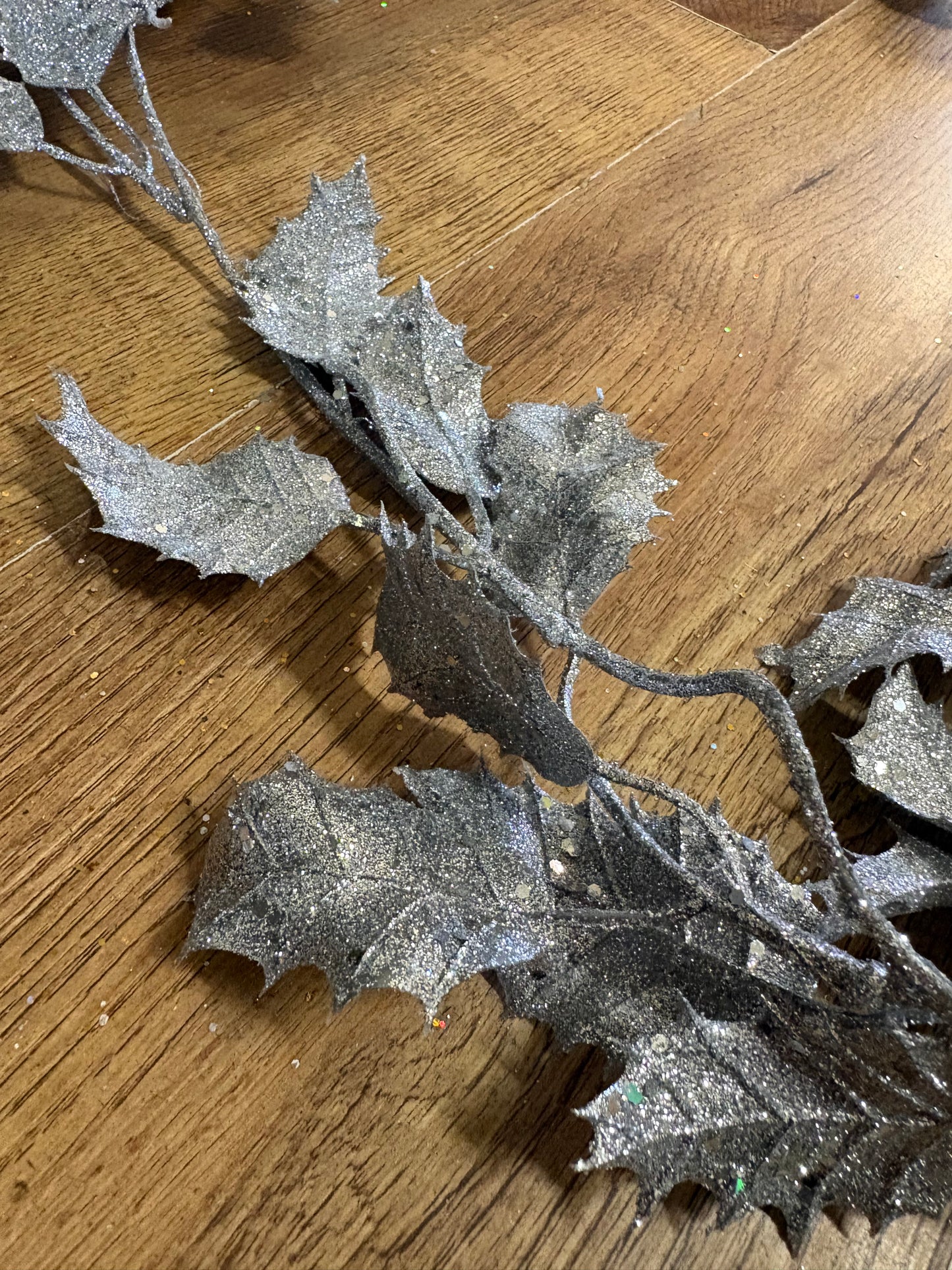 180cm glittered silver holly leaf garland