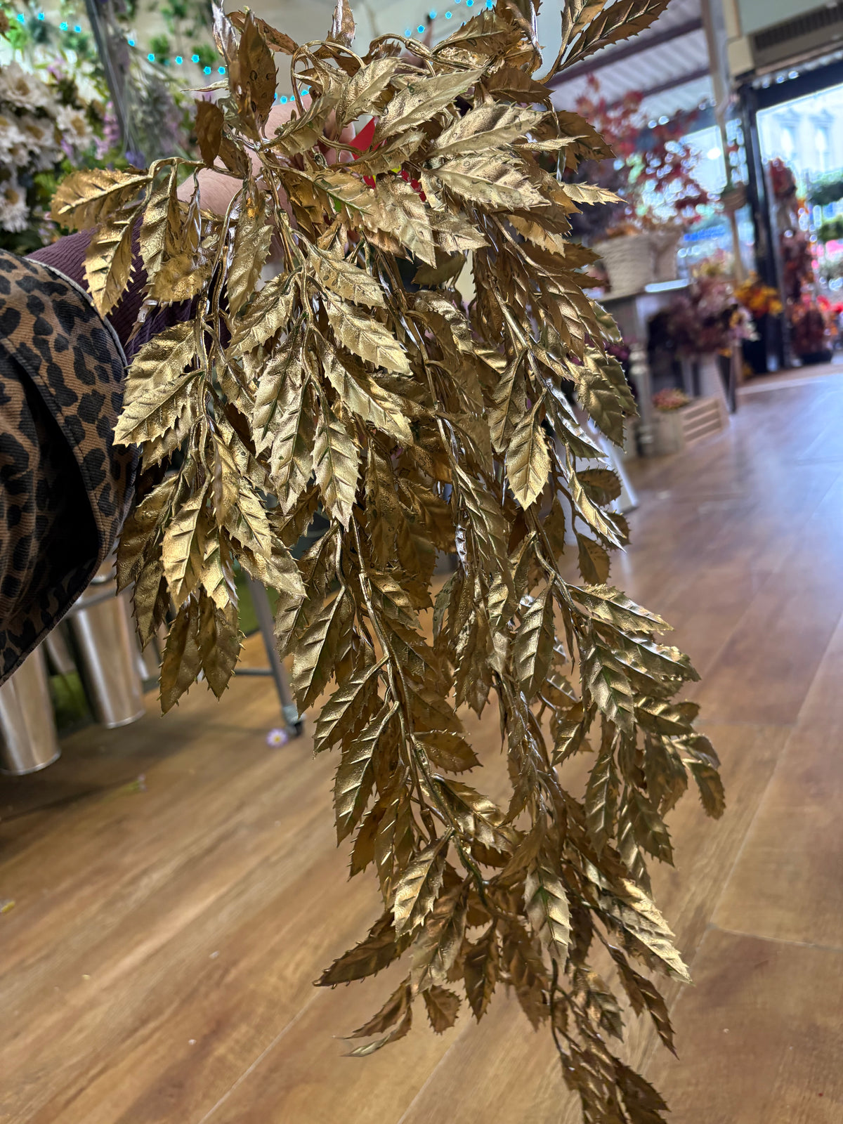 75cm gold trailing foliage