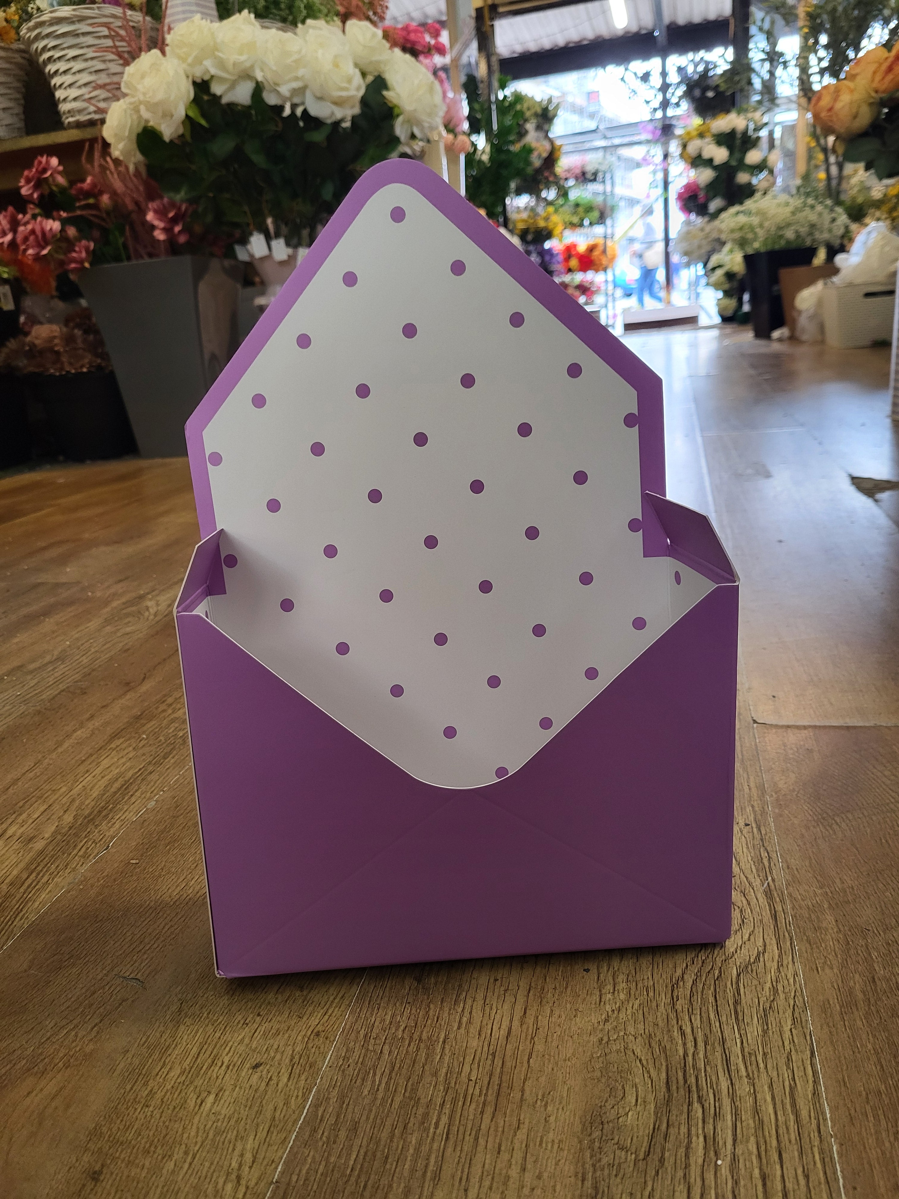 Purple/white floral envelope box  image 0