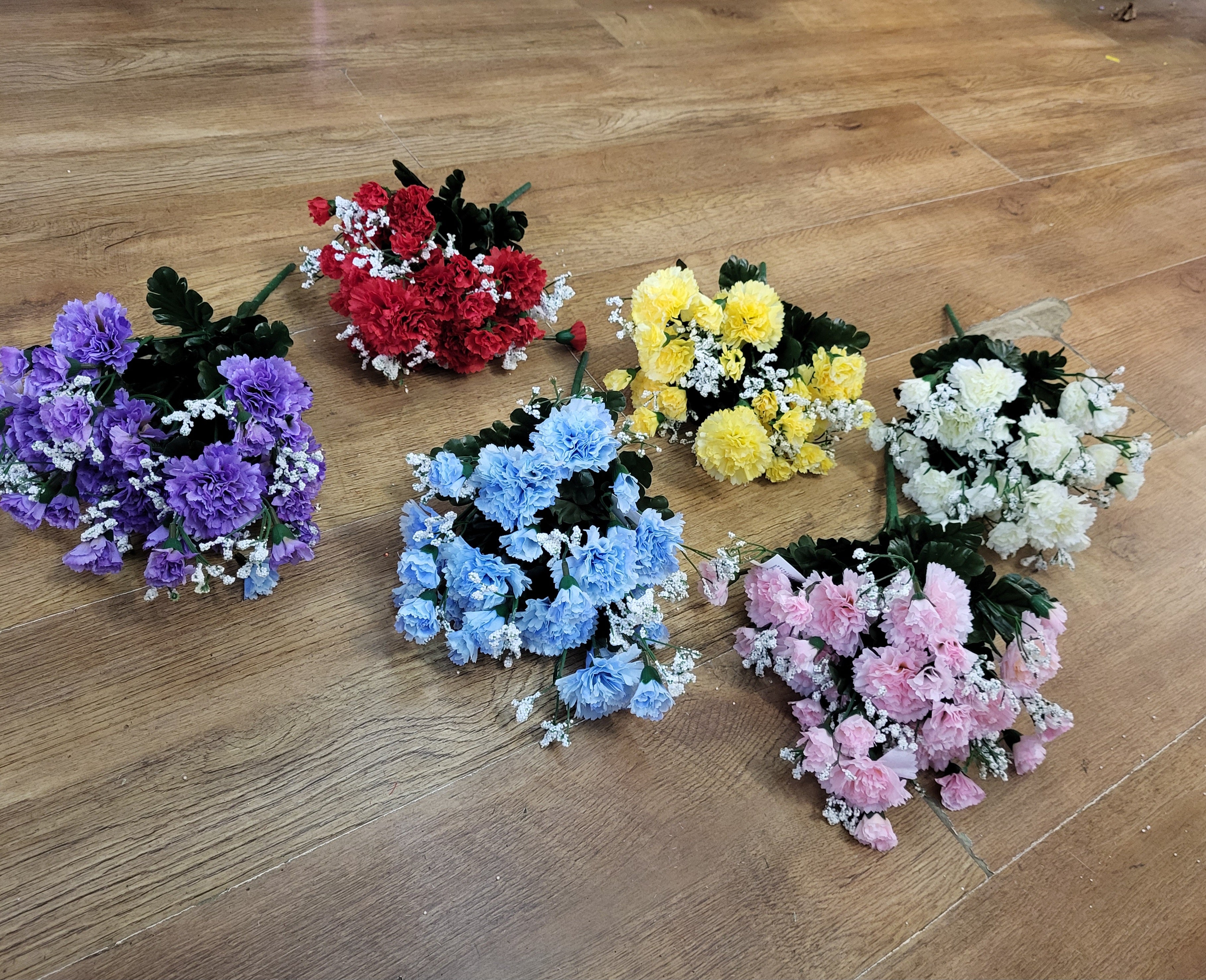 Big bunch of mixed size carnations with gyp  - 6 colours available image 0