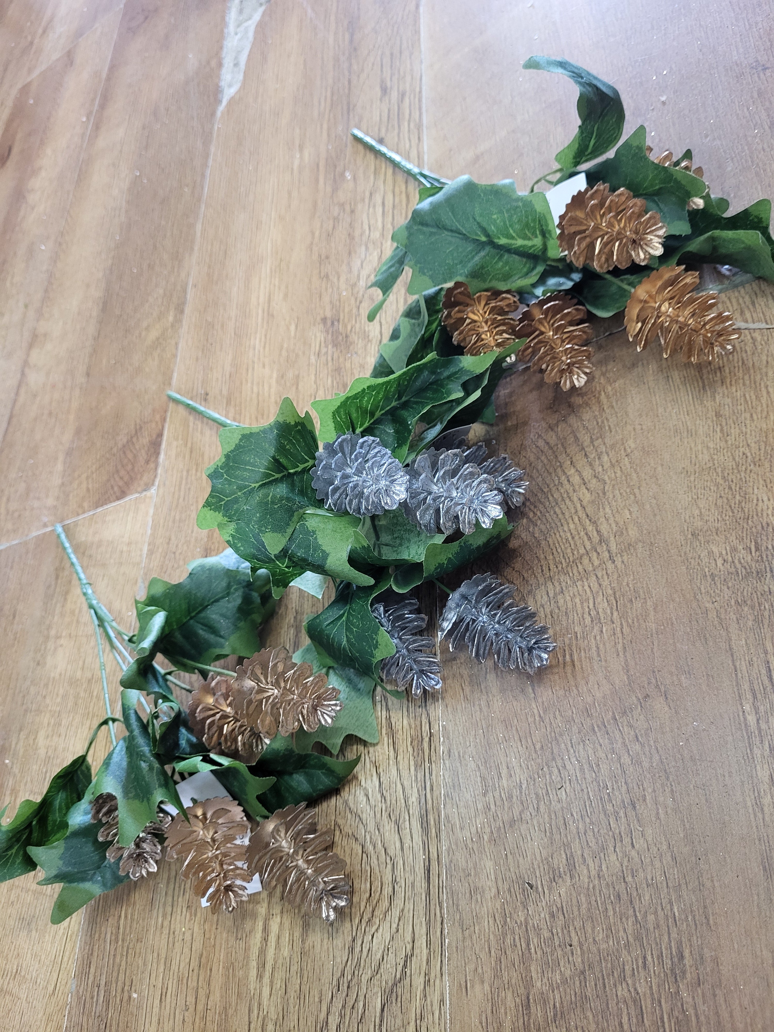 Plain holly leaves with metallic cones  - 3 colours available image 0