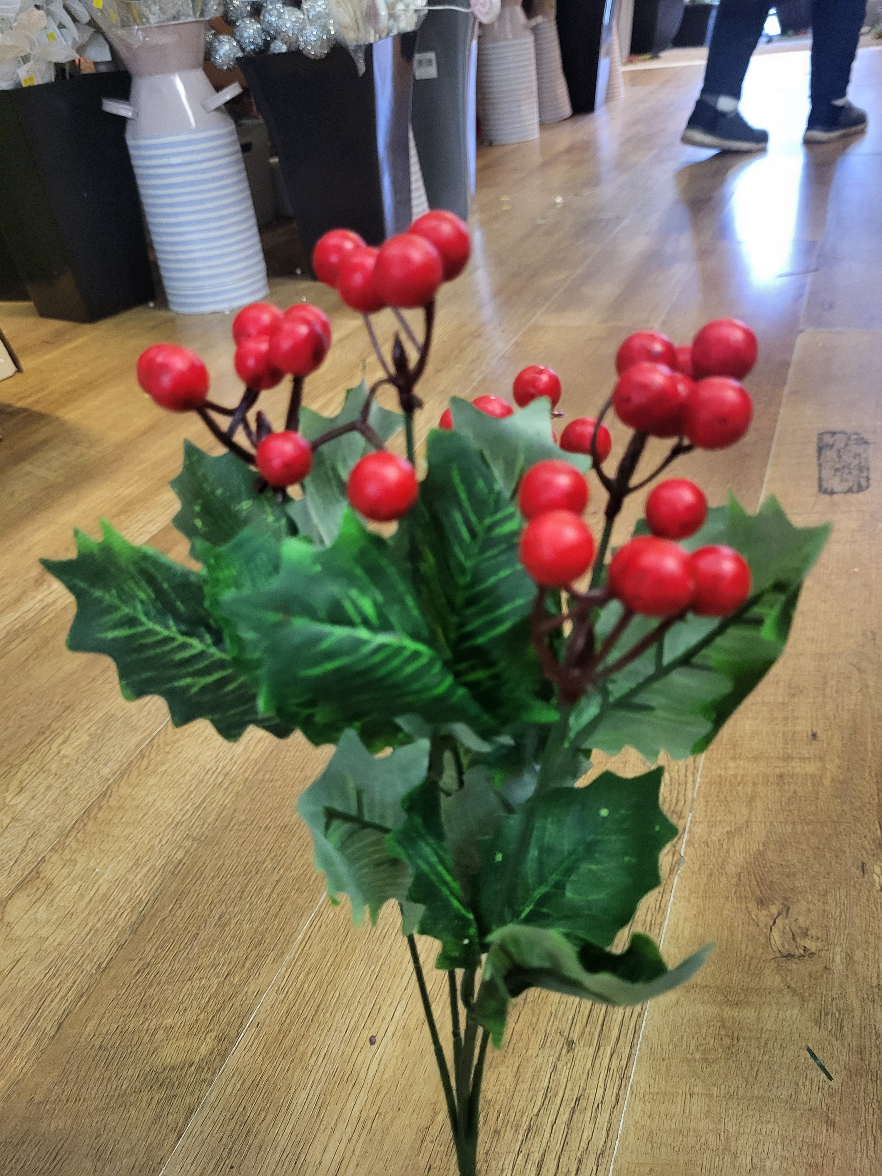Bright berry holly bunch - 2 colours available image 2