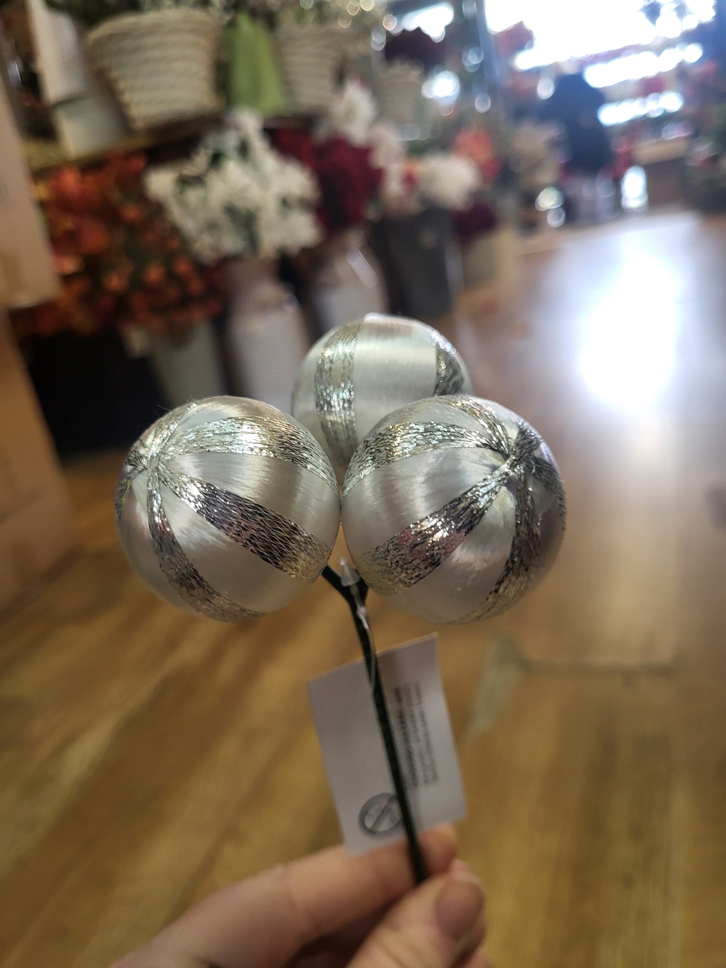 Silver and white striped triple bauble pick  image 1