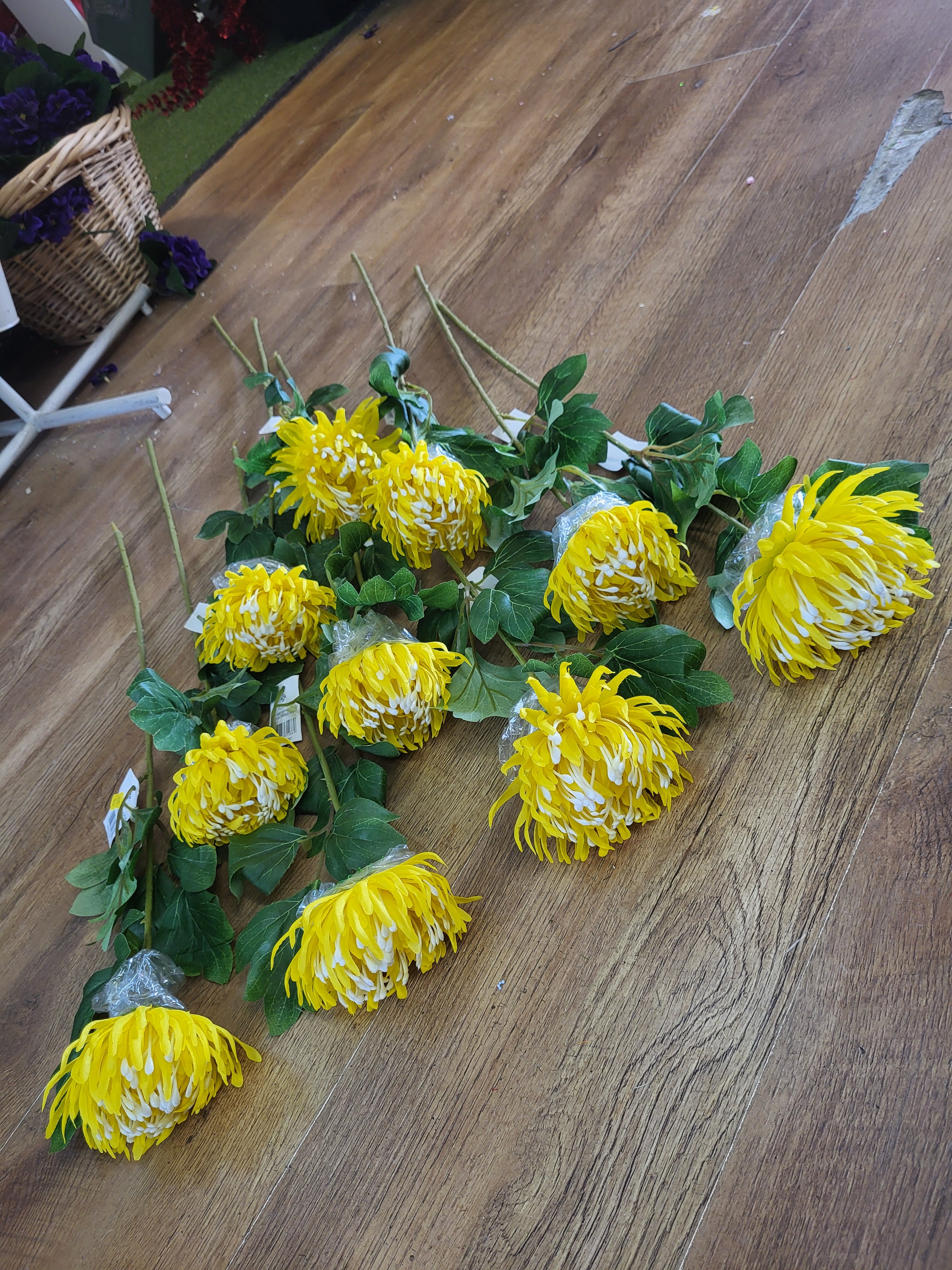 Bundle of 10 long stem yellow chrysanthemum image 1