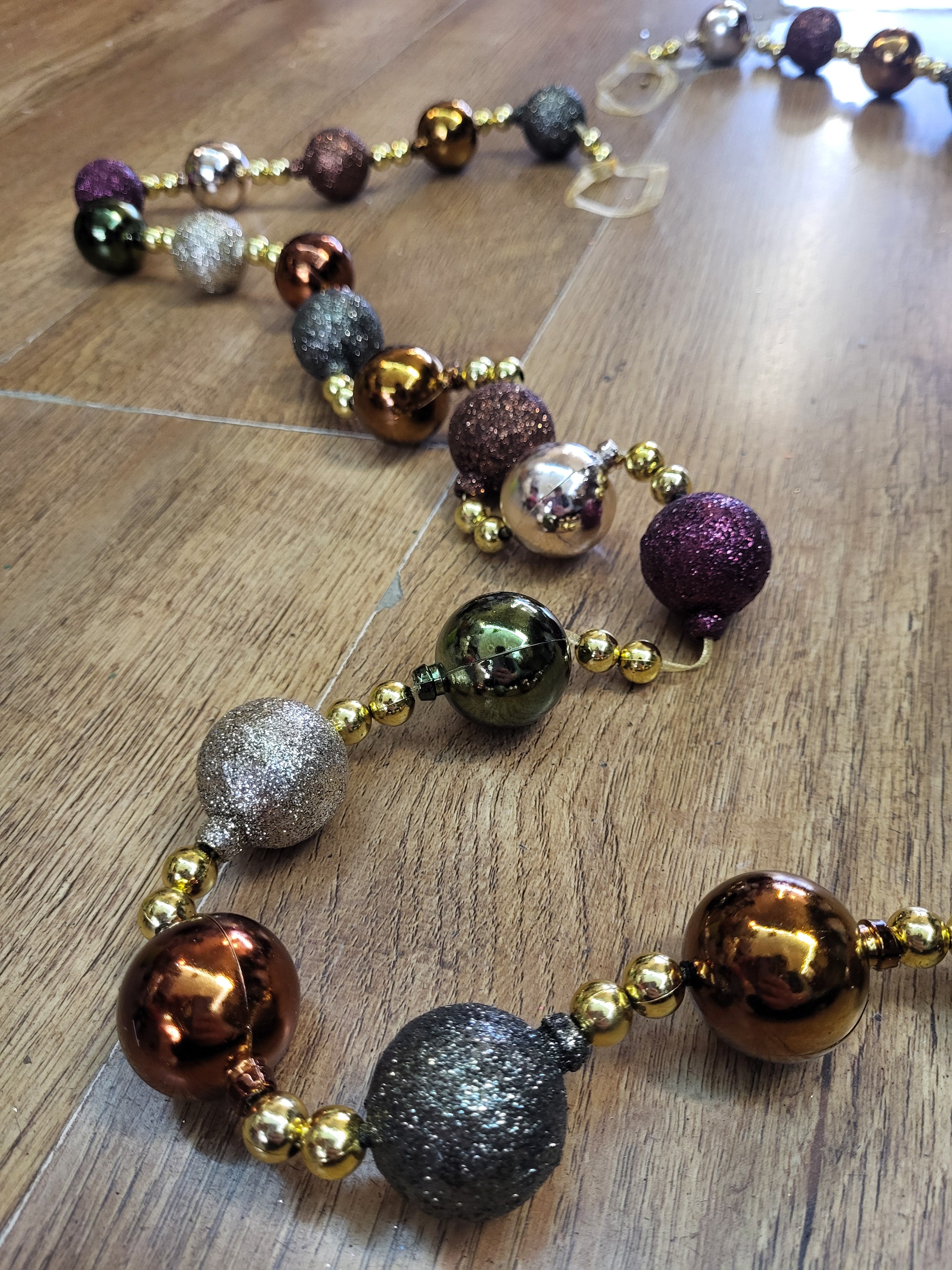 1.8m Mixed colour bauble garland image 0