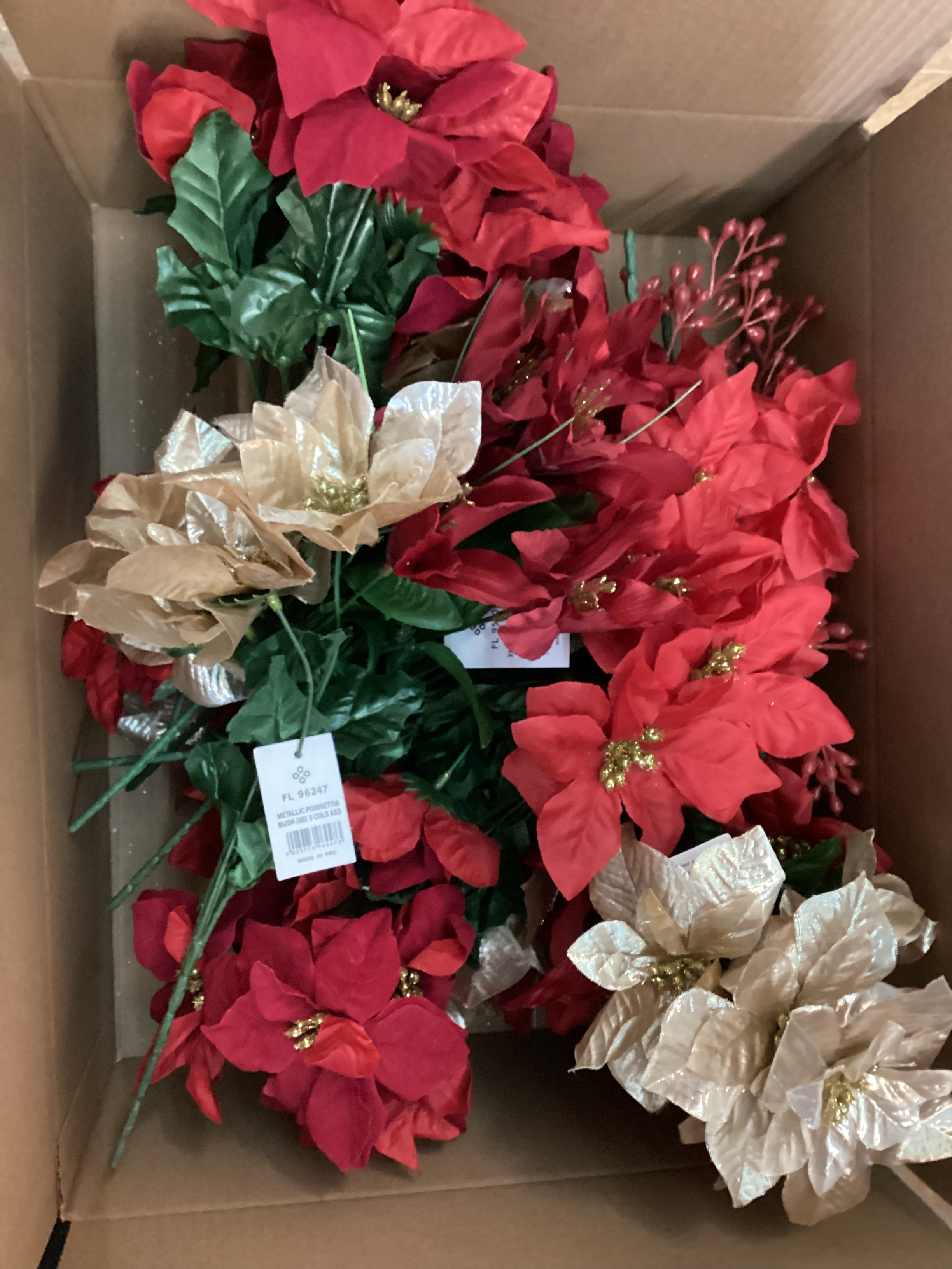 Christmas 8 - 20 bunches of flowers/foliage image 1