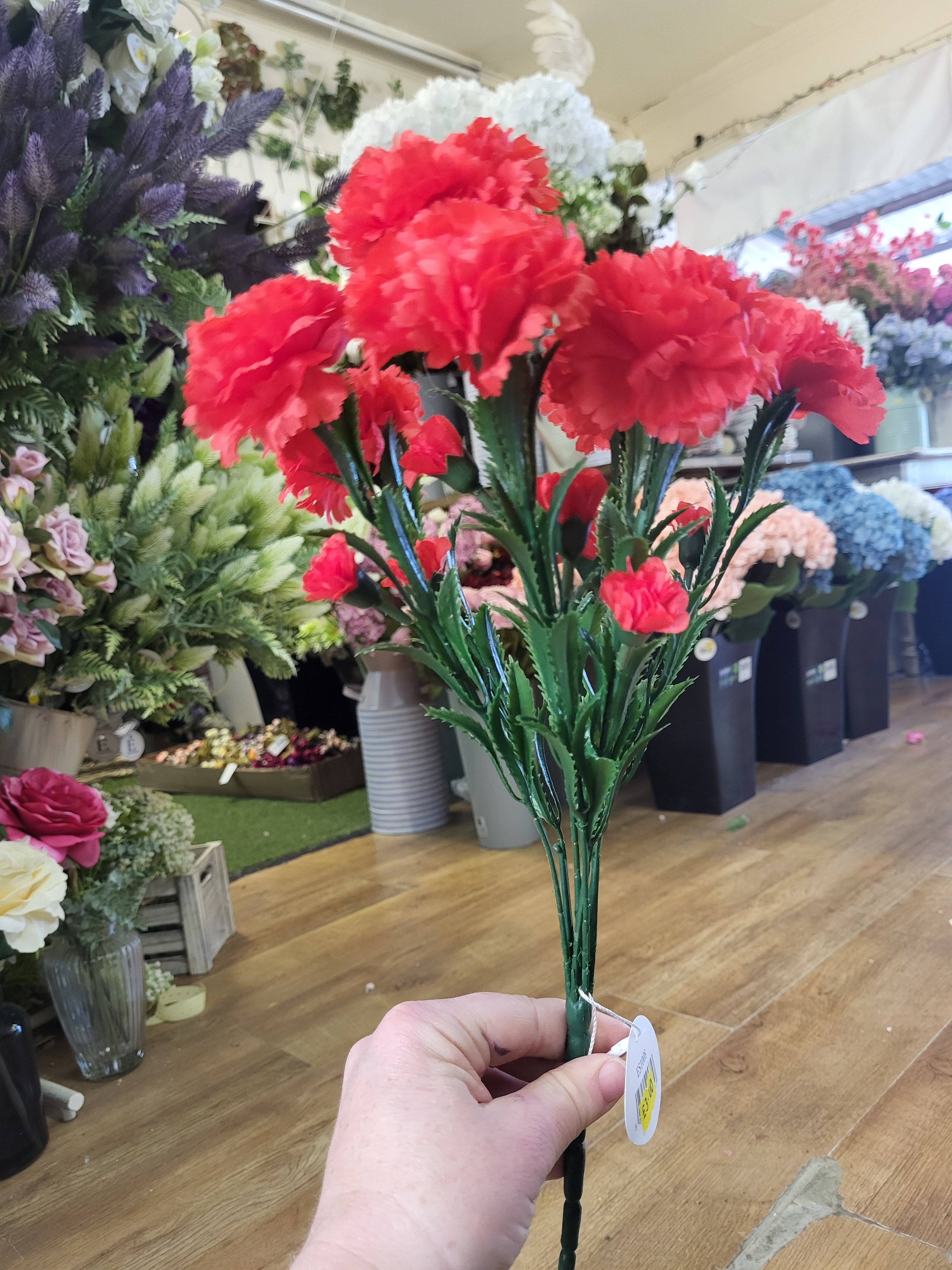 Big bunch of red carnations  image 0