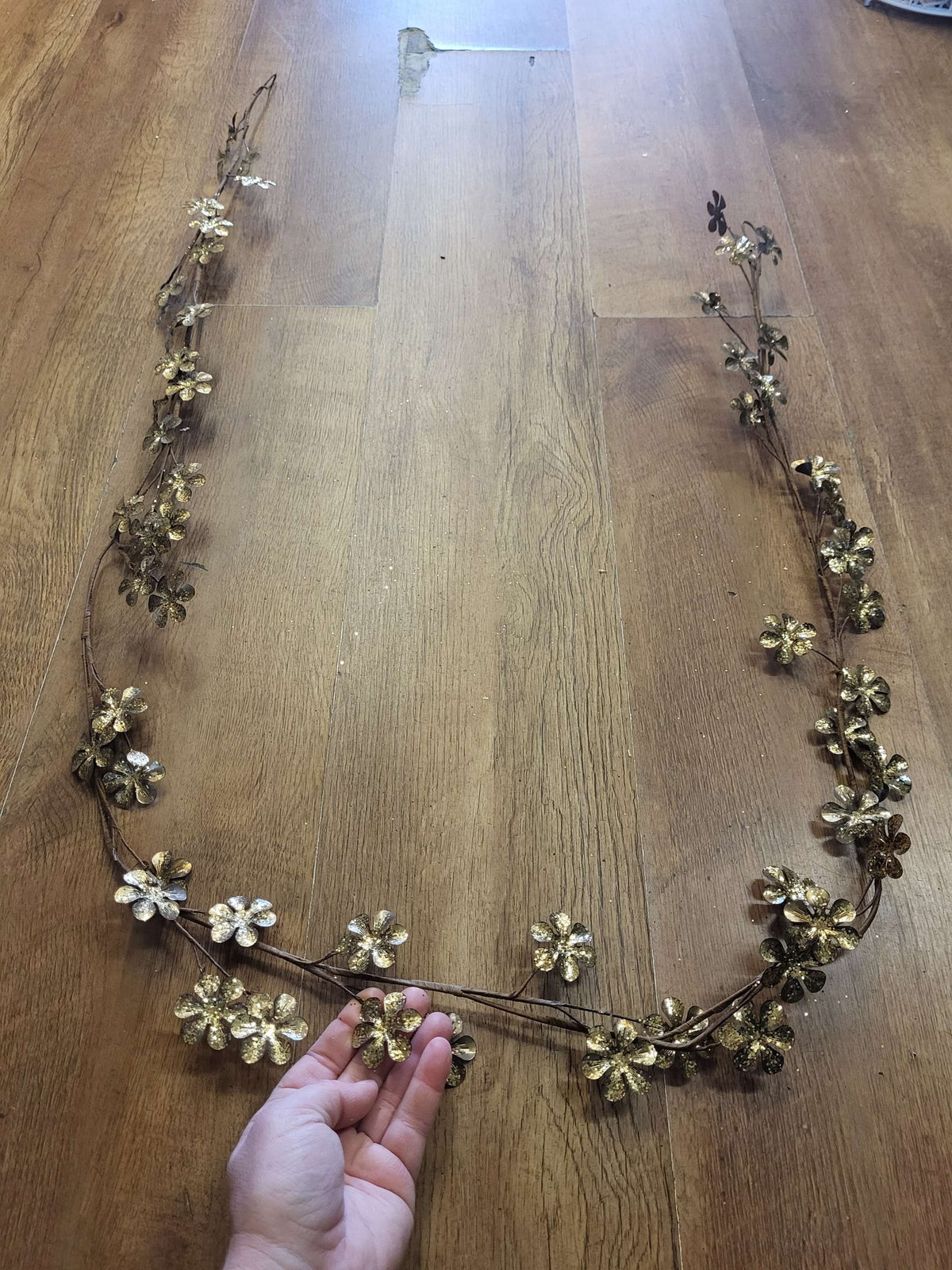 Gold metal flower garland  image 1