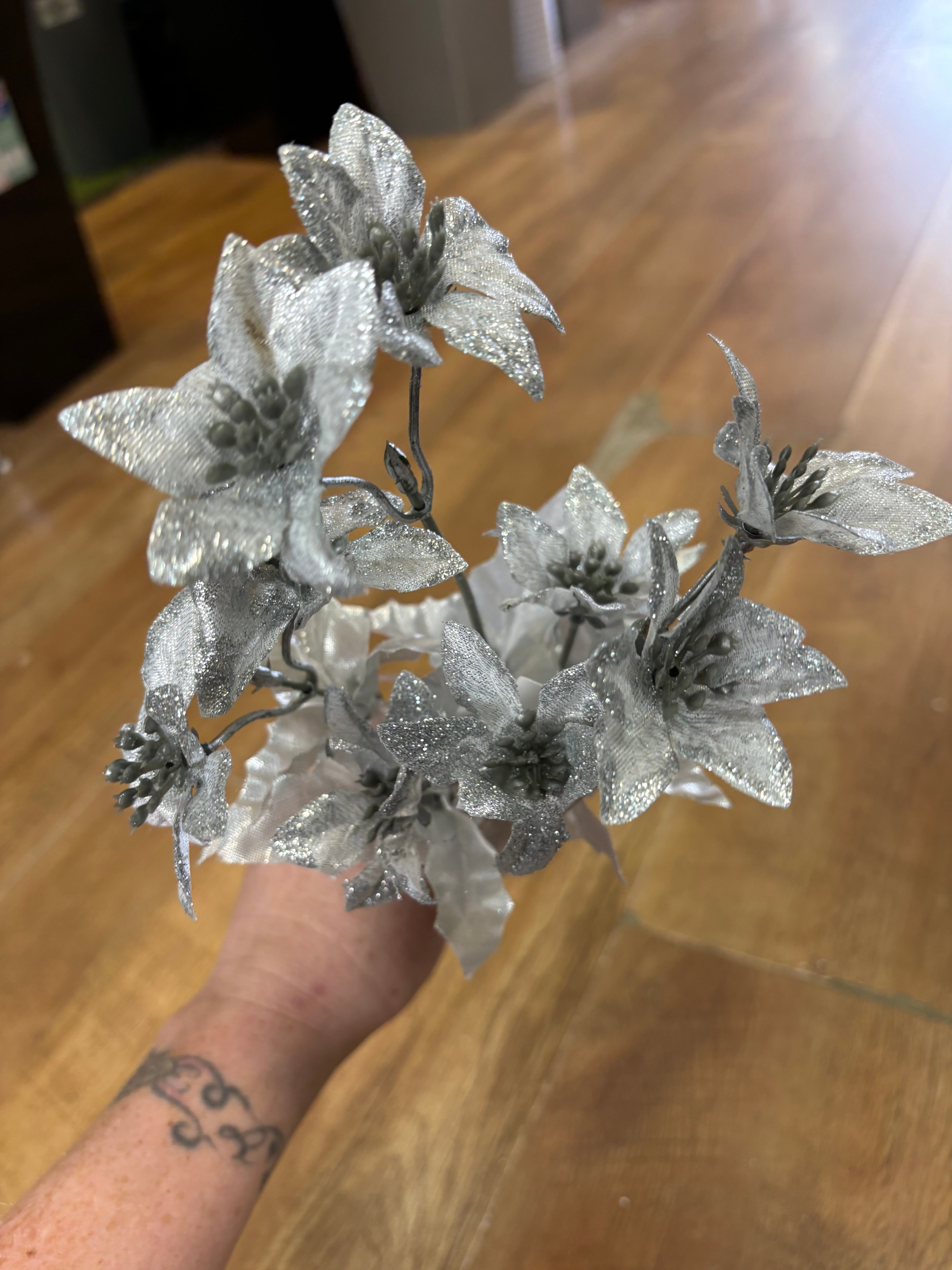Glittered metallic miniature poinsettia bunch - 2 colours available