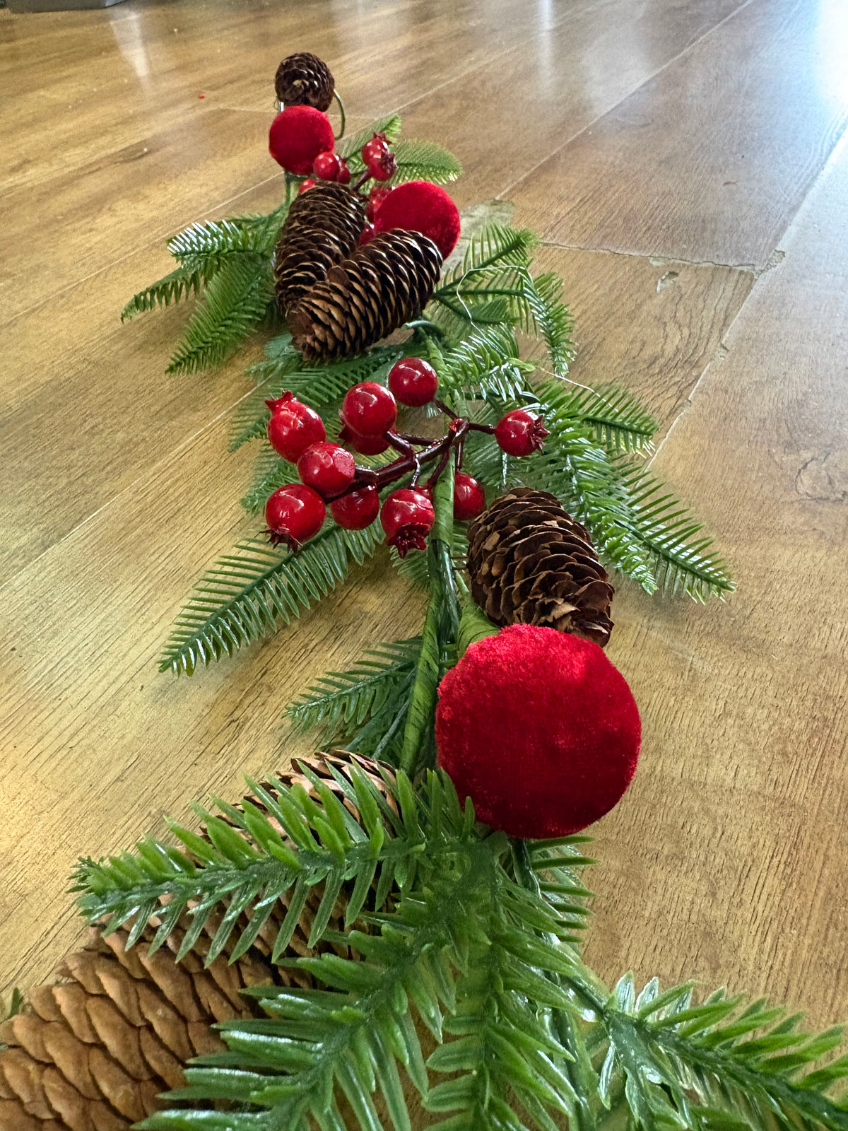1.5m velvet bauble and berry garland