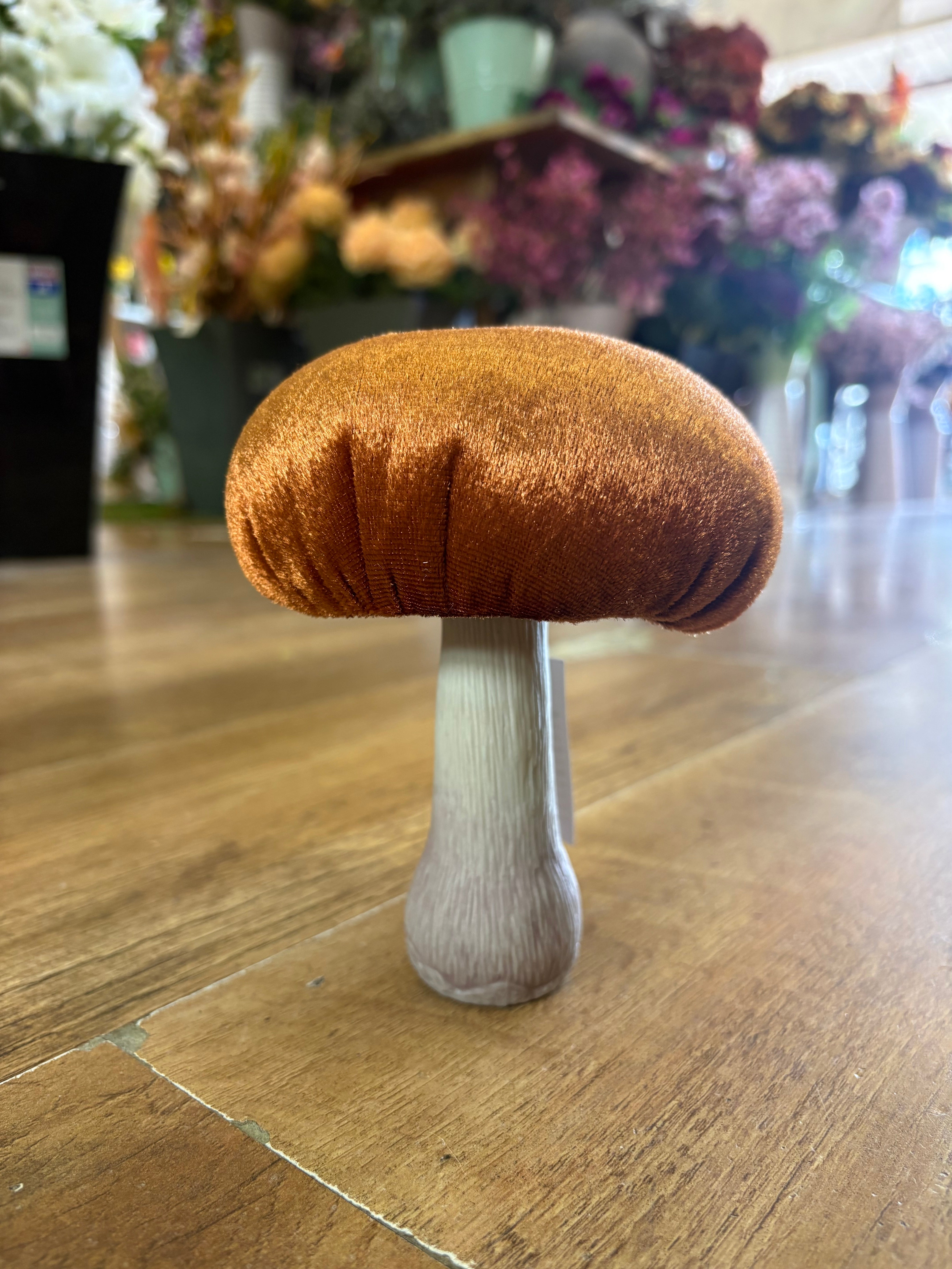 Small standing burnt orange velvet mushroom (H14, D11cm)