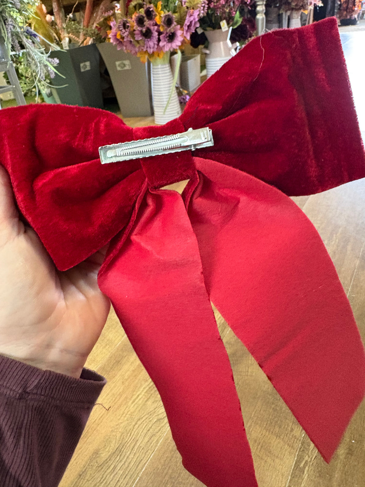 Red velvet clip on bow 23x32cm