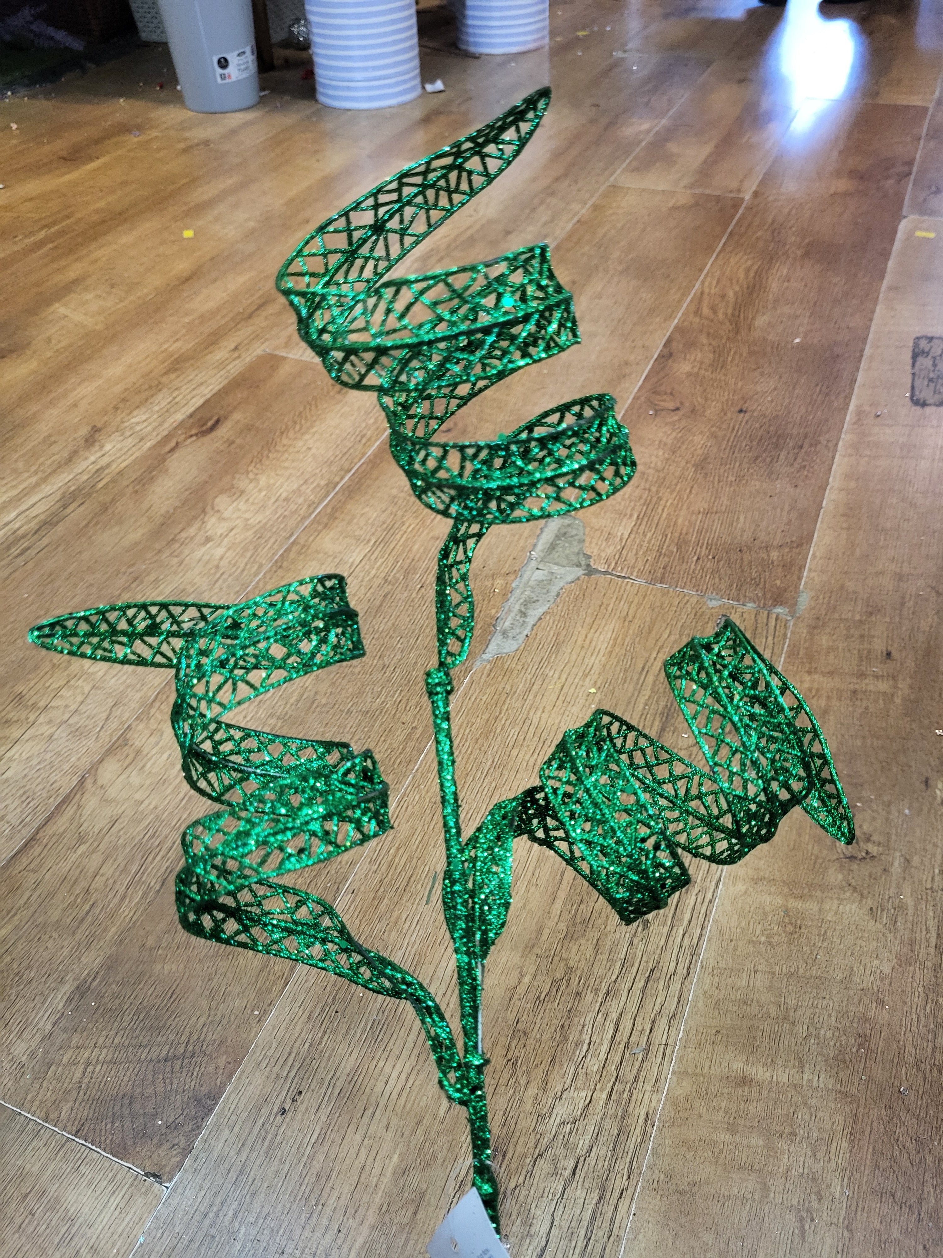 50cm sparkly green swirly stem image 1