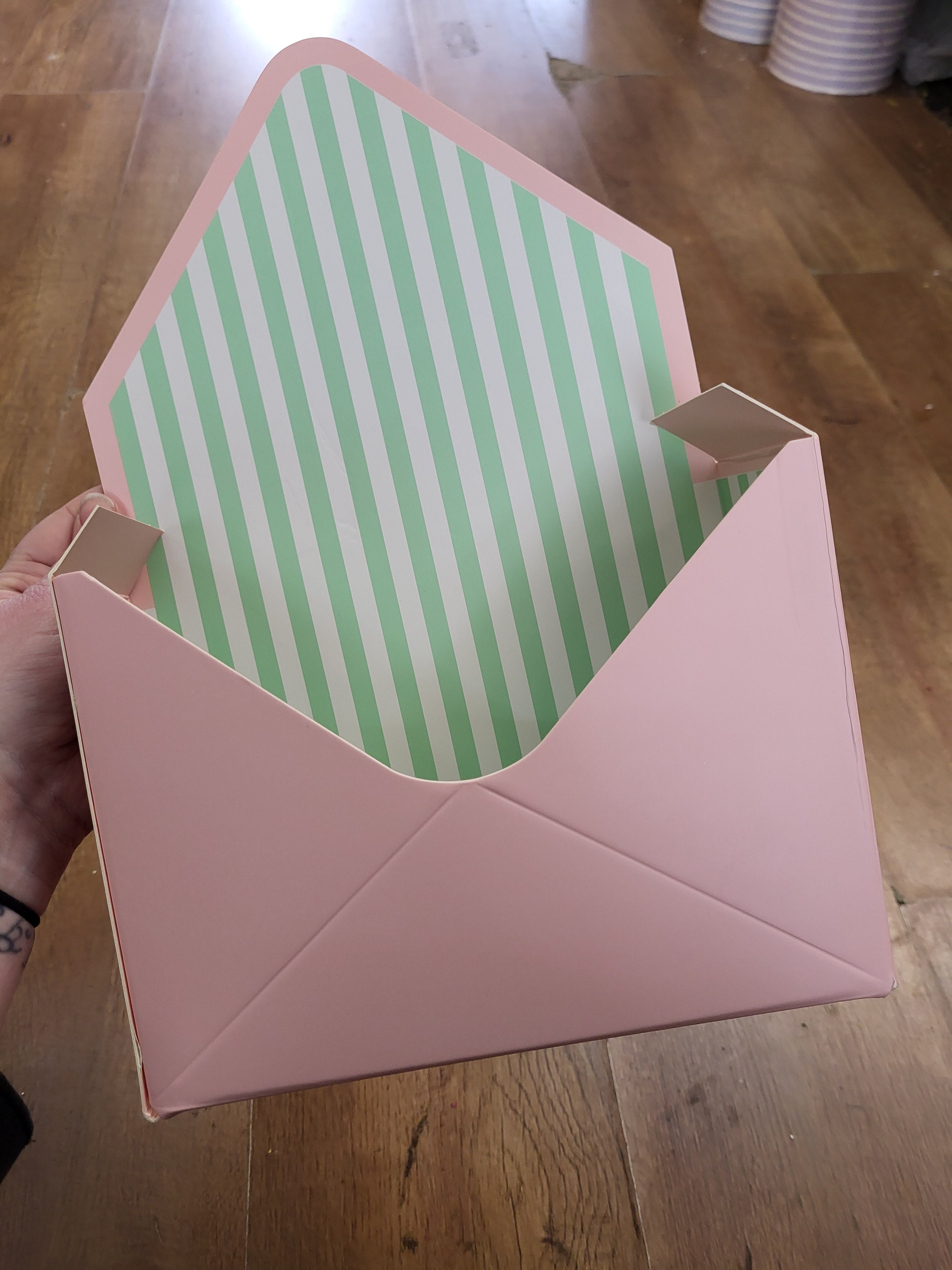 Pink/mint/white floral envelope box image 1