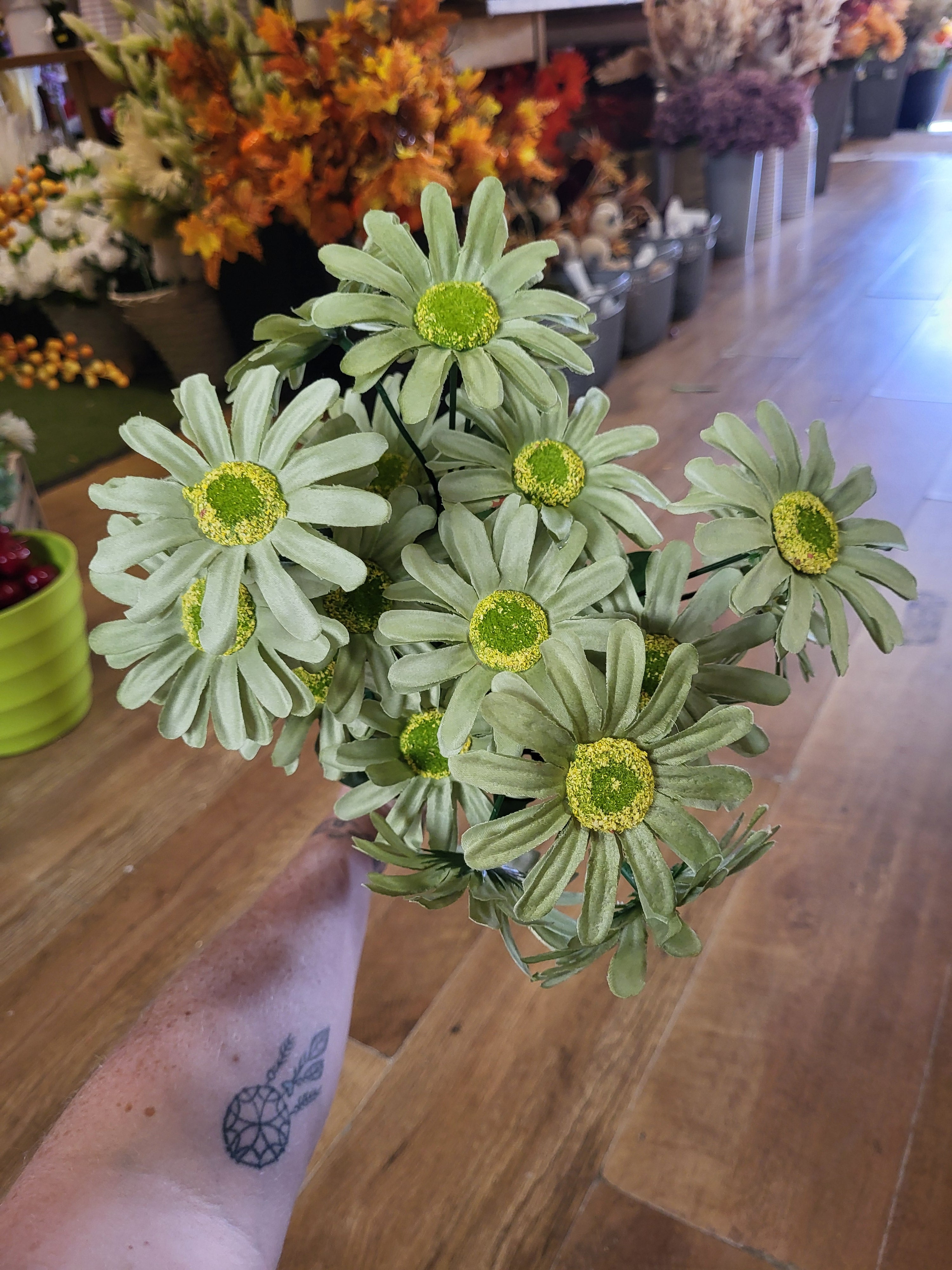 Bundle of 4 green Long stem gerbera sprays image 2