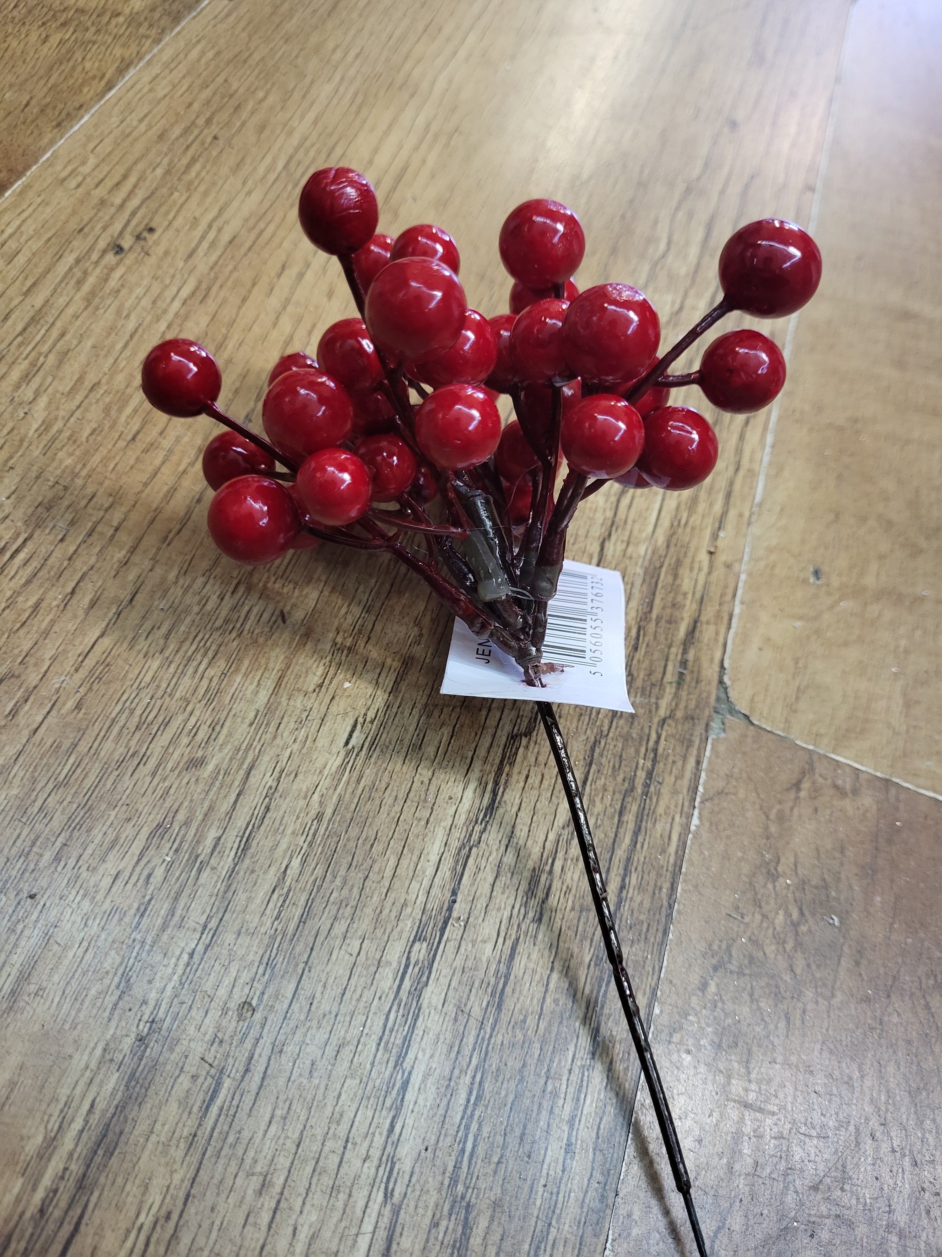 Red berry pick image 3