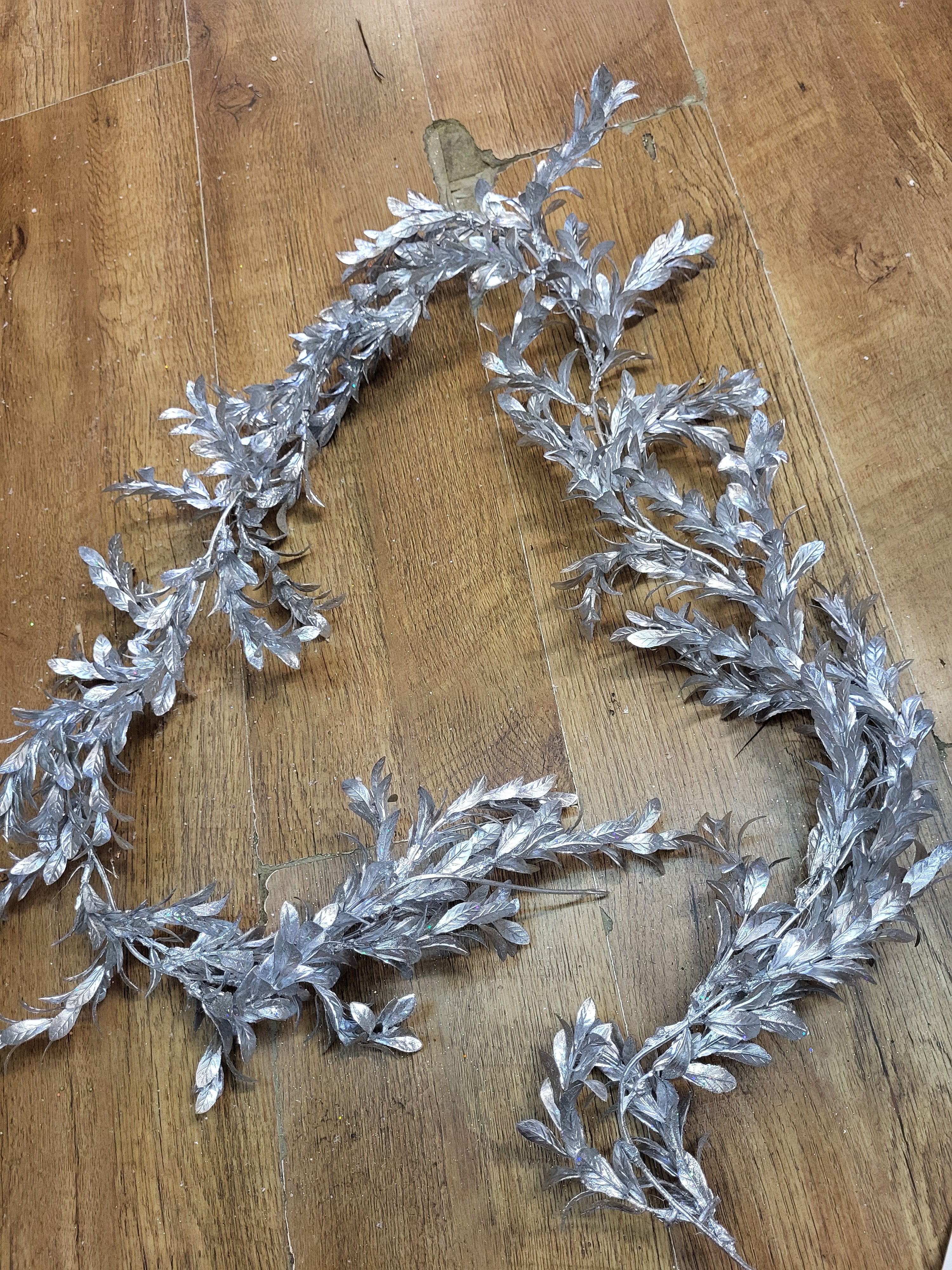 Silver metallic Boxwood garland  image 2